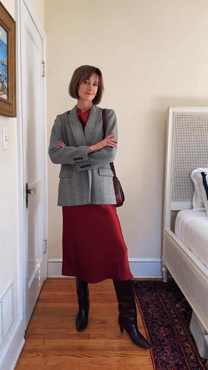 Charcoal & wine — a killer color combo & possibly notes of a fragrance targeted to a highly specific demographic (my husband). For our purposes, I will be referencing the former. 
.
3, er, 4ish work looks featuring @mmlafleur clothing, new and old, because they’re so darn mix and match-able, season after season.

#LTKWorkwear #LTKHoliday #LTKWatchNow