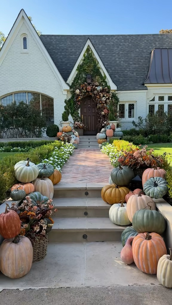 My fall front porch 🤭🍂