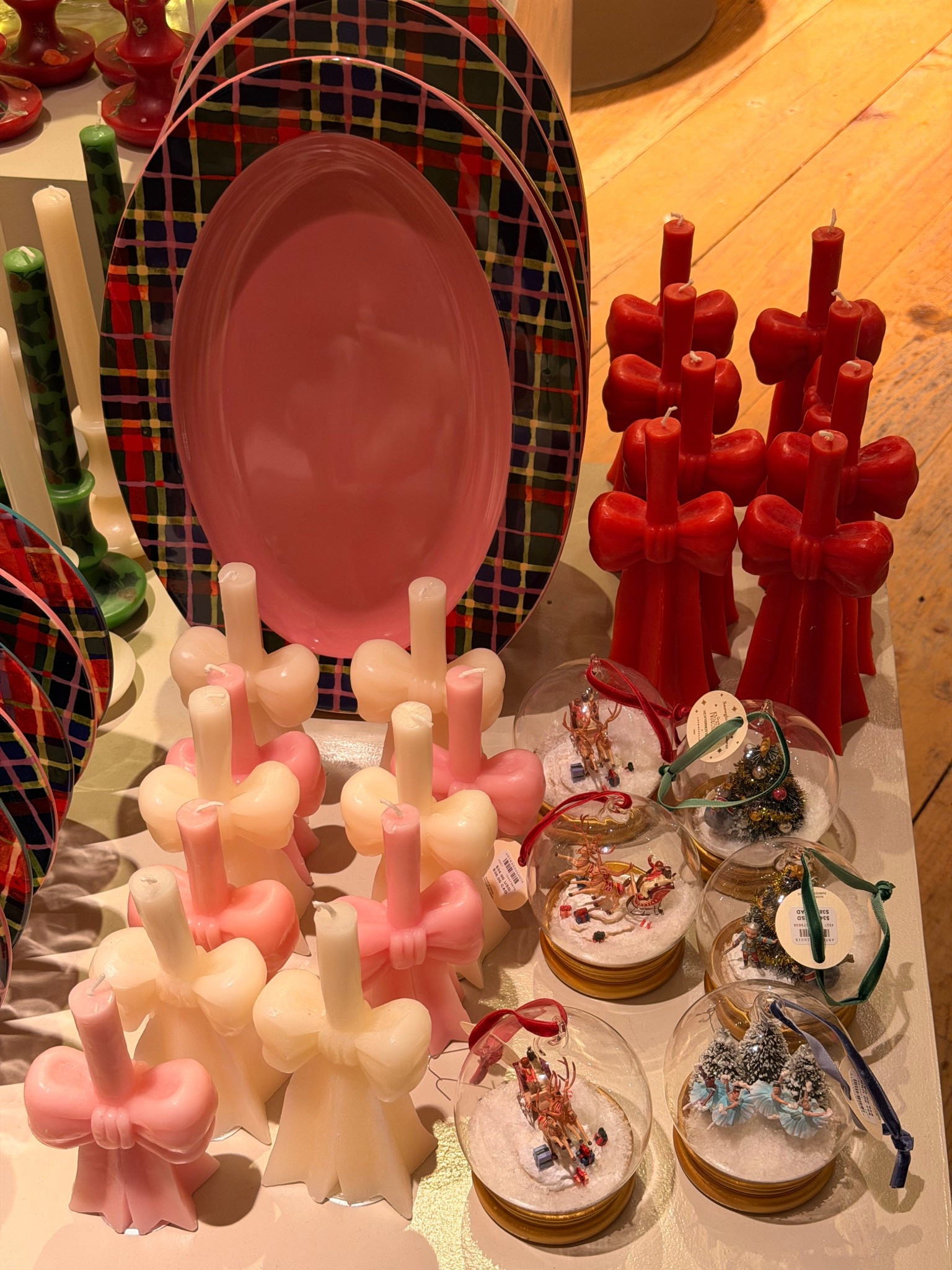 the cutest holiday bow candles from Anthropologie! perfect touch of holiday decor for an office desk or nightstand/dresser and under $25!

also linking the tartan plaid serving platter and dish collection from Anthropologie perfect for a holiday girls night or christmas party! 

 #LTKHoliday #LTKSeasonal #LTKHome