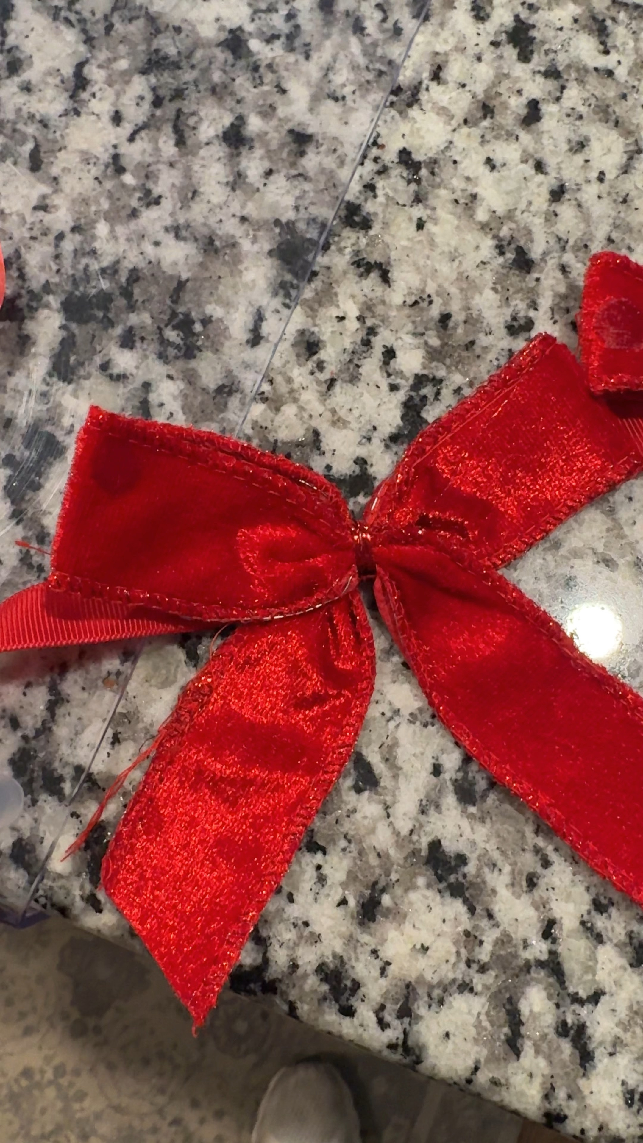 An easy DIY bow garland! 