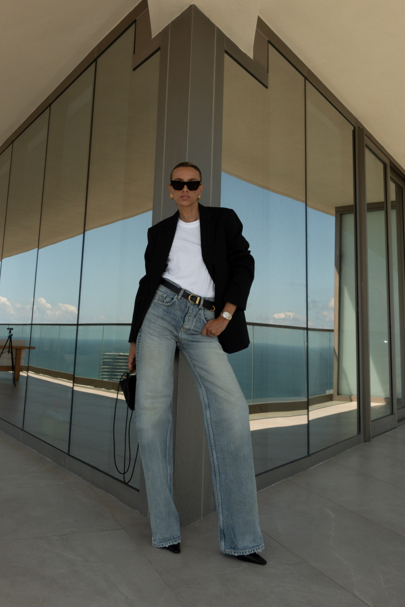 Elevated basics 🖤 wearing the Lisa D blazer in XS/S

Fall outfits, jeans, basics, oversized blazer, closet staples, wardrobe essentials #LTKunder100

#LTKstyletip #LTKitbag