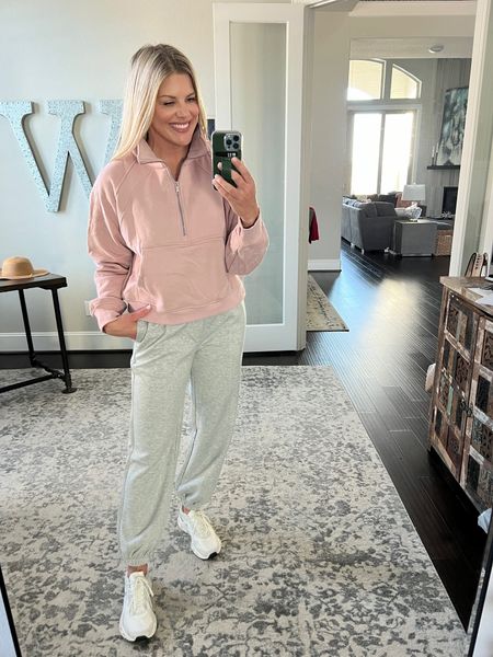 Cozy Spring Activewear 


Activewear  grey sweatpants  pink sweater  outfit guide  fashion inspo  outfits for her  comfy  casual  running shoes  trendy fashion  lifestyle  blogger 

#LTKstyletip #LTKfitness #LTKSeasonal