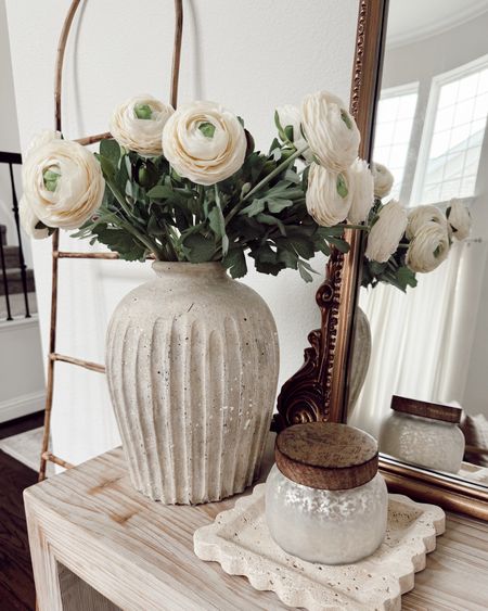 ENTRY TABLE DECOR ✨

I love that this table is a timeless shape, fun to decorate, and a statement when we walk through our front door 😌 

+ two vases on the bottom: Anthro
+ decorative books
+ marble object/bookend: Target 
+ bamboo ladder: Amazon
+ vase on top: pottery barn
+ faux flowers: Amazon
+ mirror: Anthro 
+ easel with frame: Amazon
+ washable rug

everything here is linked in my bio! What do you think of it? I feel like since switching the runner here, feels like a new space despite me not switching the decorative accents on my table 🤯


#LTKfindsunder50 #LTKfindsunder100 #LTKhome