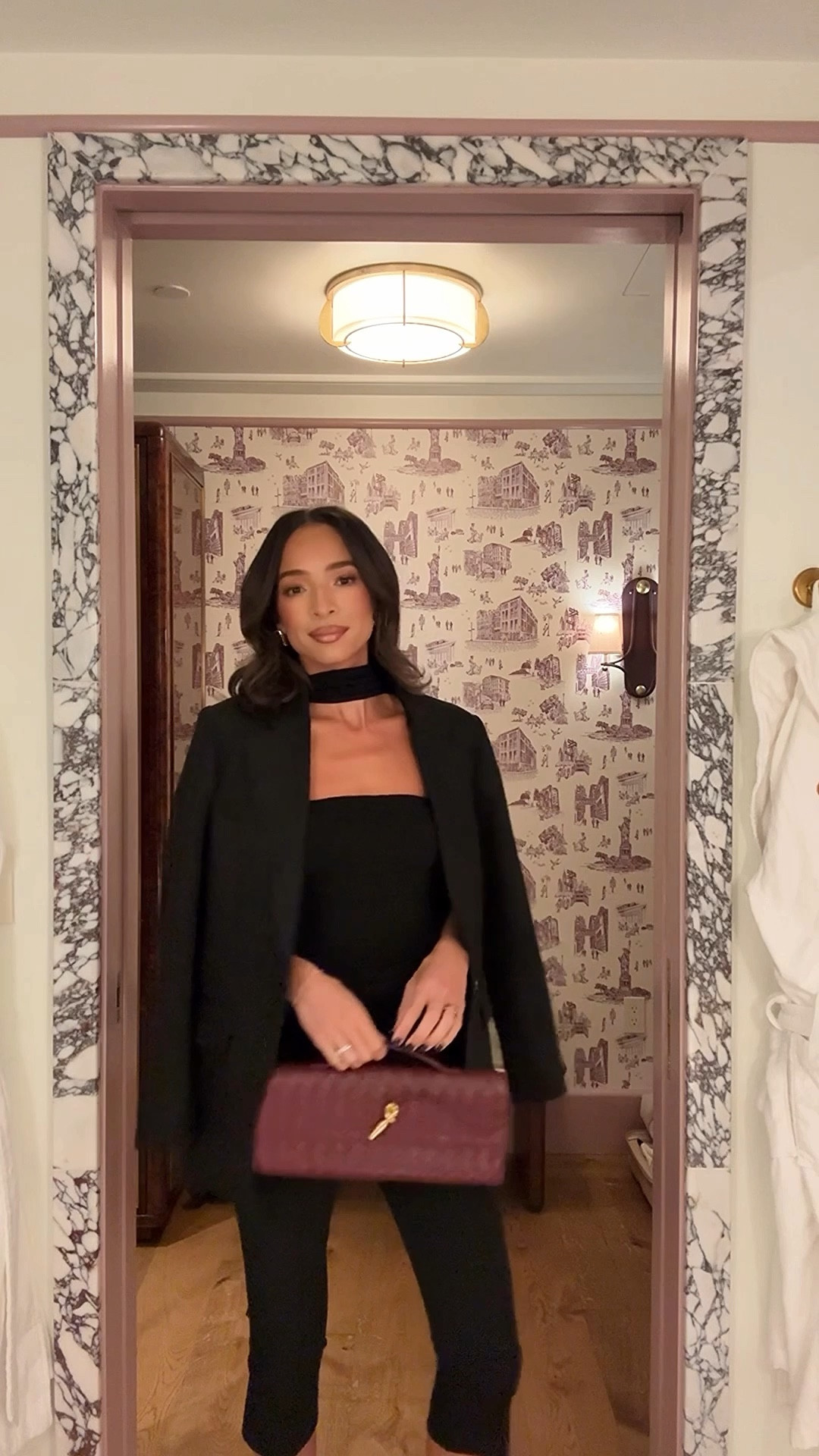 NYC outfit 🌃 Wearing size XS top, size 25 long capri pants and size small blazer 


Dinner outfit 
Night out oufit 
Fall outfit
Fall fashion 

#LTKSeasonal #LTKVideo #LTKStyleTip