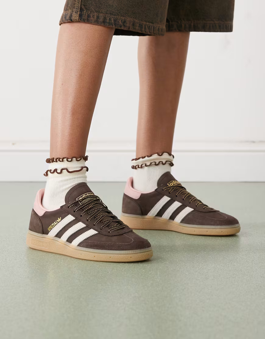 adidas Originals Handball Spezial sneakers in dark brown with pink details | ASOS (Global)