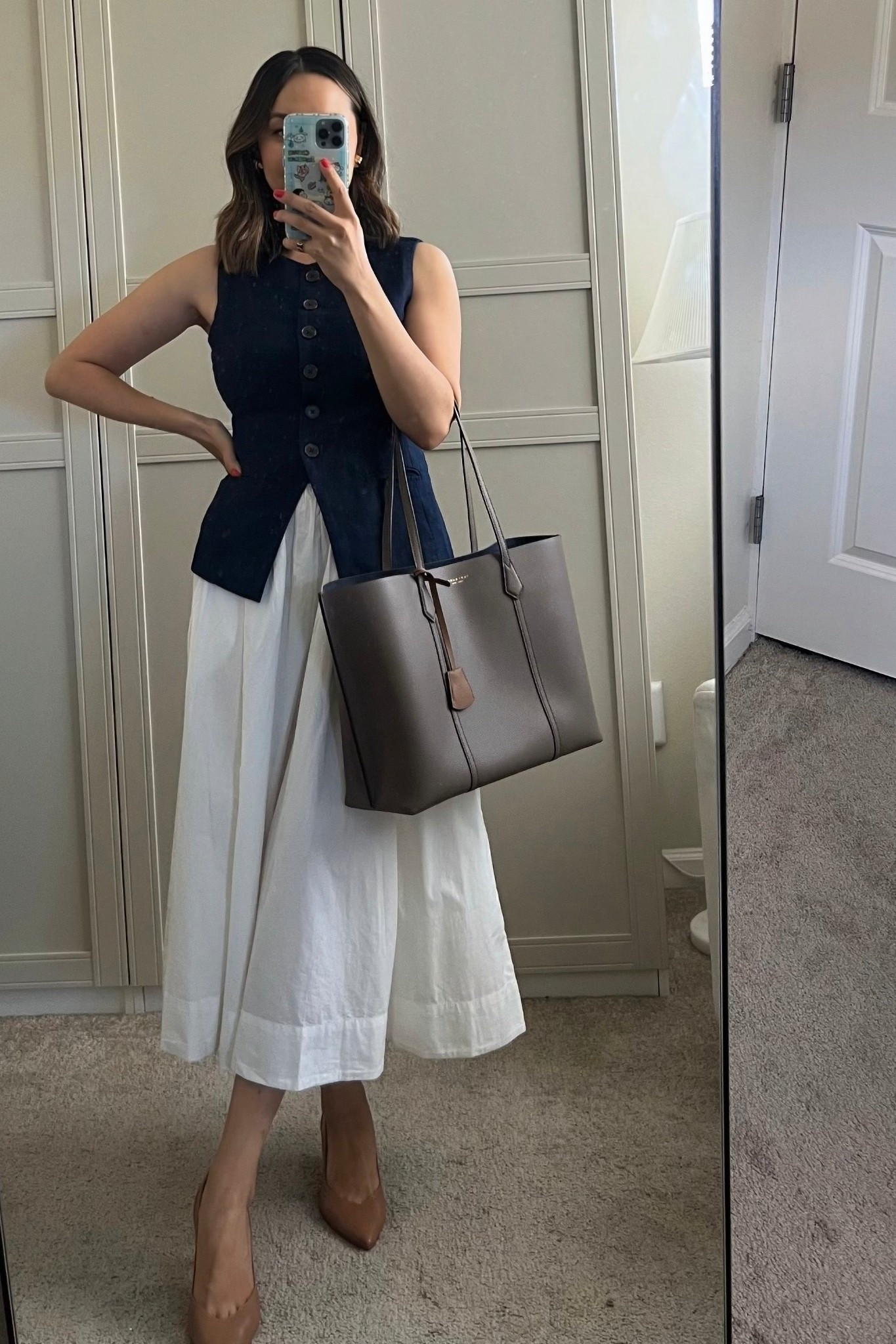 Spring work outfit 

Jcrew vest — xs, linked similar style 
Midi skirt — linked similar style 
Tory Burch tote — linked to year’s version
Heels — linked similar style  


#LTKWorkwear #LTKootd
