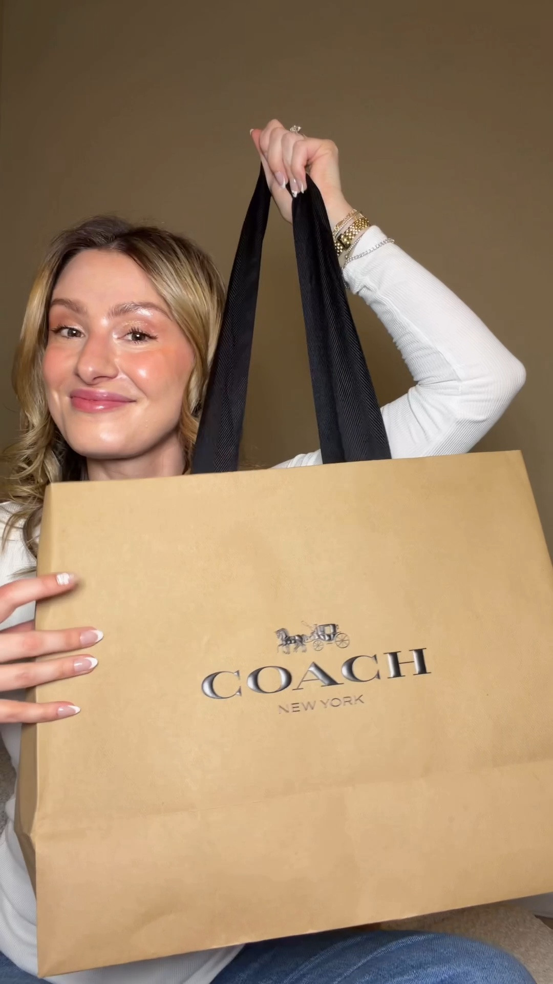 The newest Coach retail drop may have been small but was so good! Shes currently out of stock but I linked it so you can check for restocks 🤎 Comment SHOP & I’ll dm you the link 🤎

This is the Coach Rhyder satchel 24 re-edition in chocolate suede. I love how boxy yet squishy the design is and all of the hardware buttons. The suede, patches and brass buttons give me major western vibes which I love for summer and fall 😍

#LTKootd #LTKgrwm