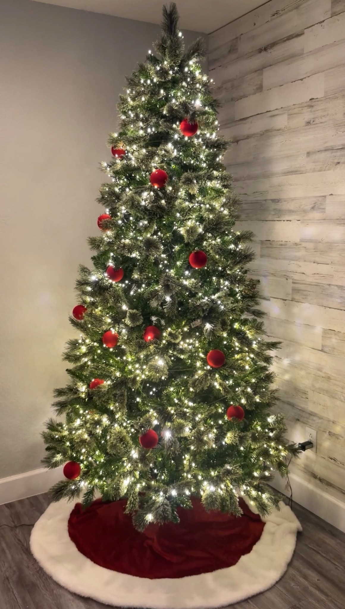 My tree this year 🎄

#LTKHoliday #LTKCyberWeek #LTKGiftGuide