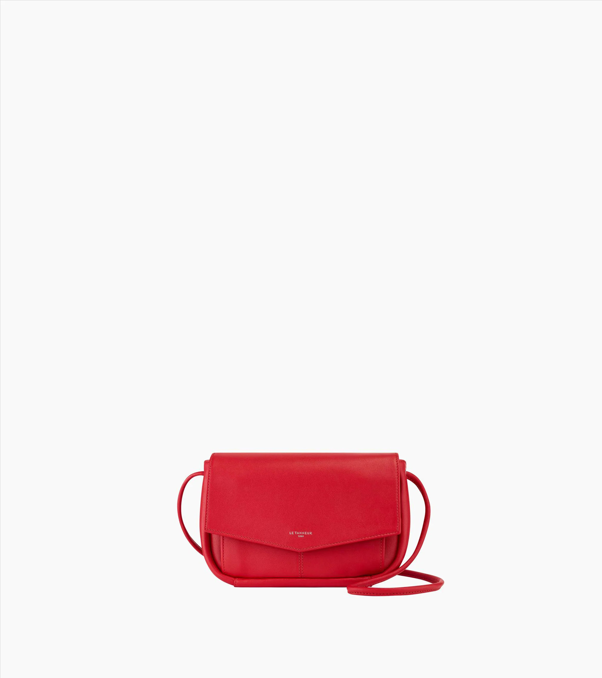 Charlotte
         smooth leather pouch with removable shoulder strap | Le Tanneur