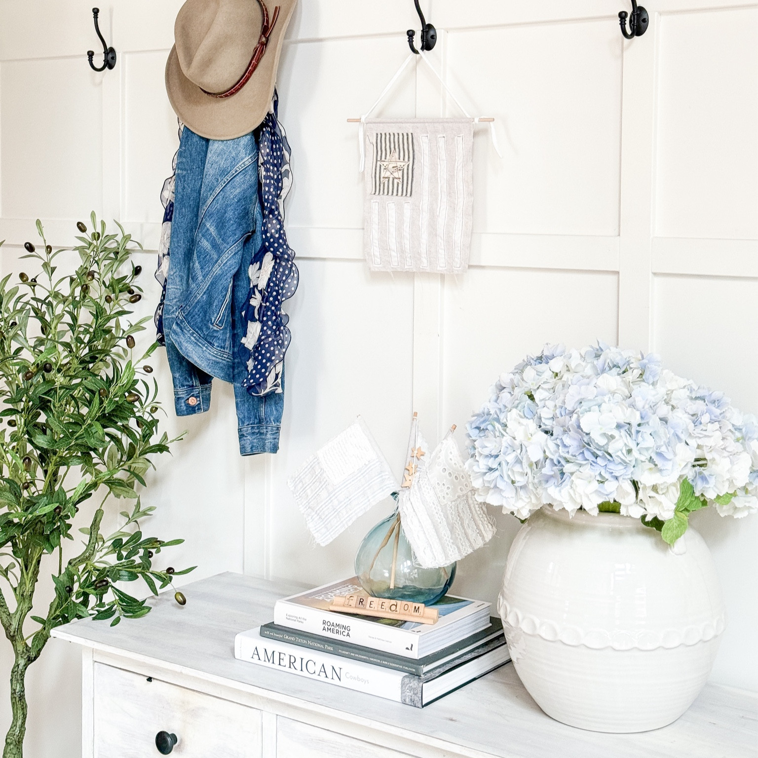 Americana entryway table decor 

#LTKFindsUnder100 #LTKSeasonal #LTKHome