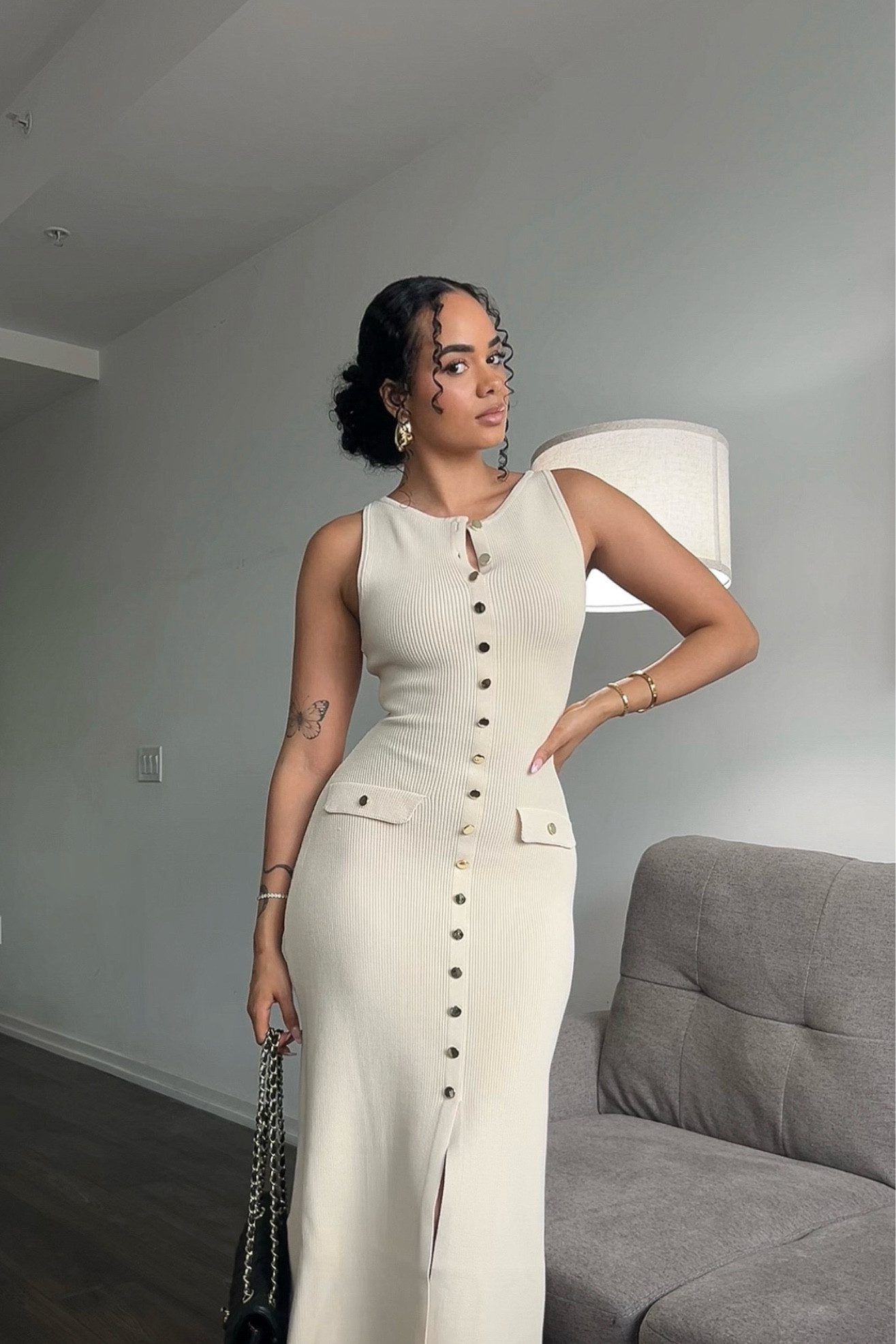 Meshki classy dress

Size: Smalll