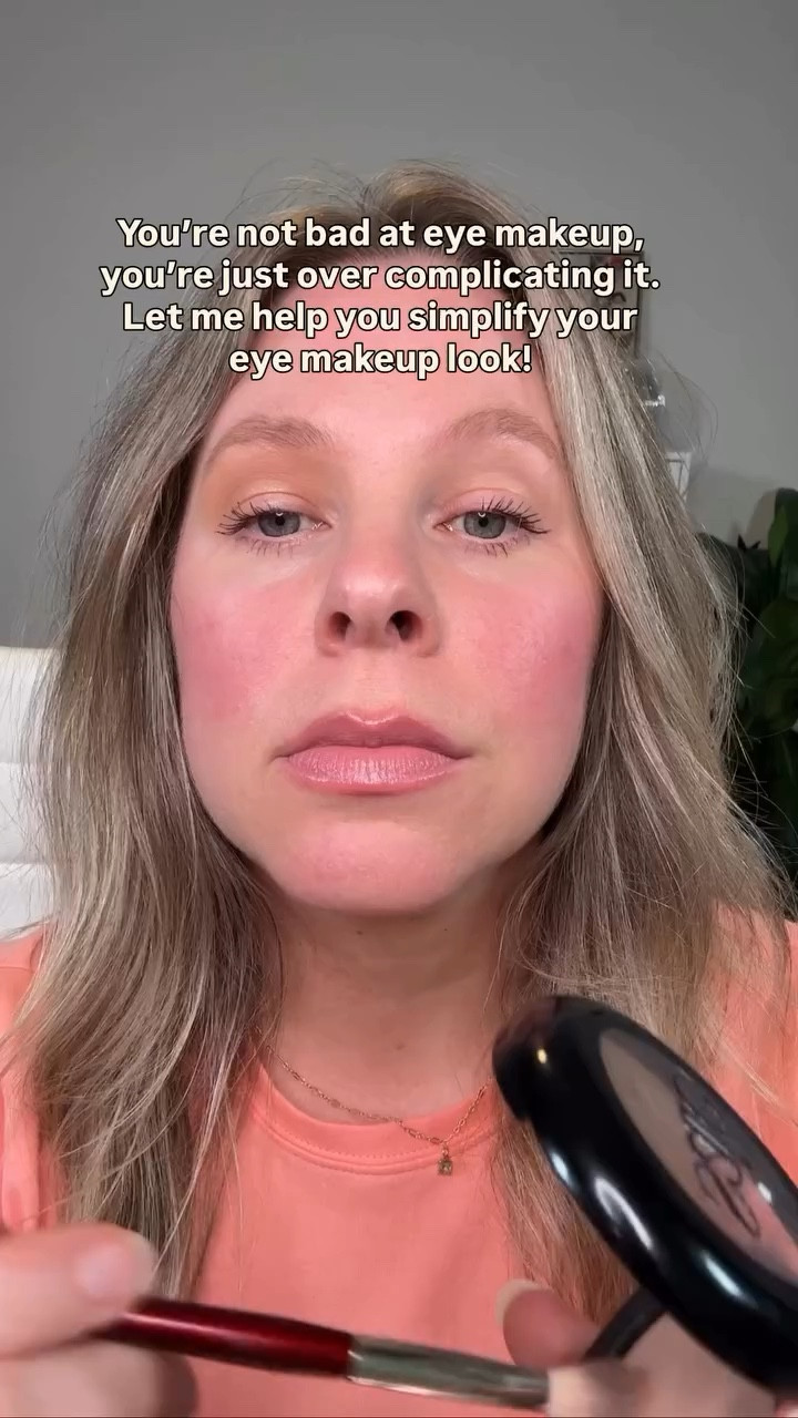 My go-to eye look is surprisingly easy to achieve. I just use bronzer and highlighter - that's it. Save money by using the makeup you already have at home. Follow for more everyday makeup tips for women over 35. #makeupformaturewomen #easyeyemakeup
@saiebeauty bronzer and @kosas highlighter