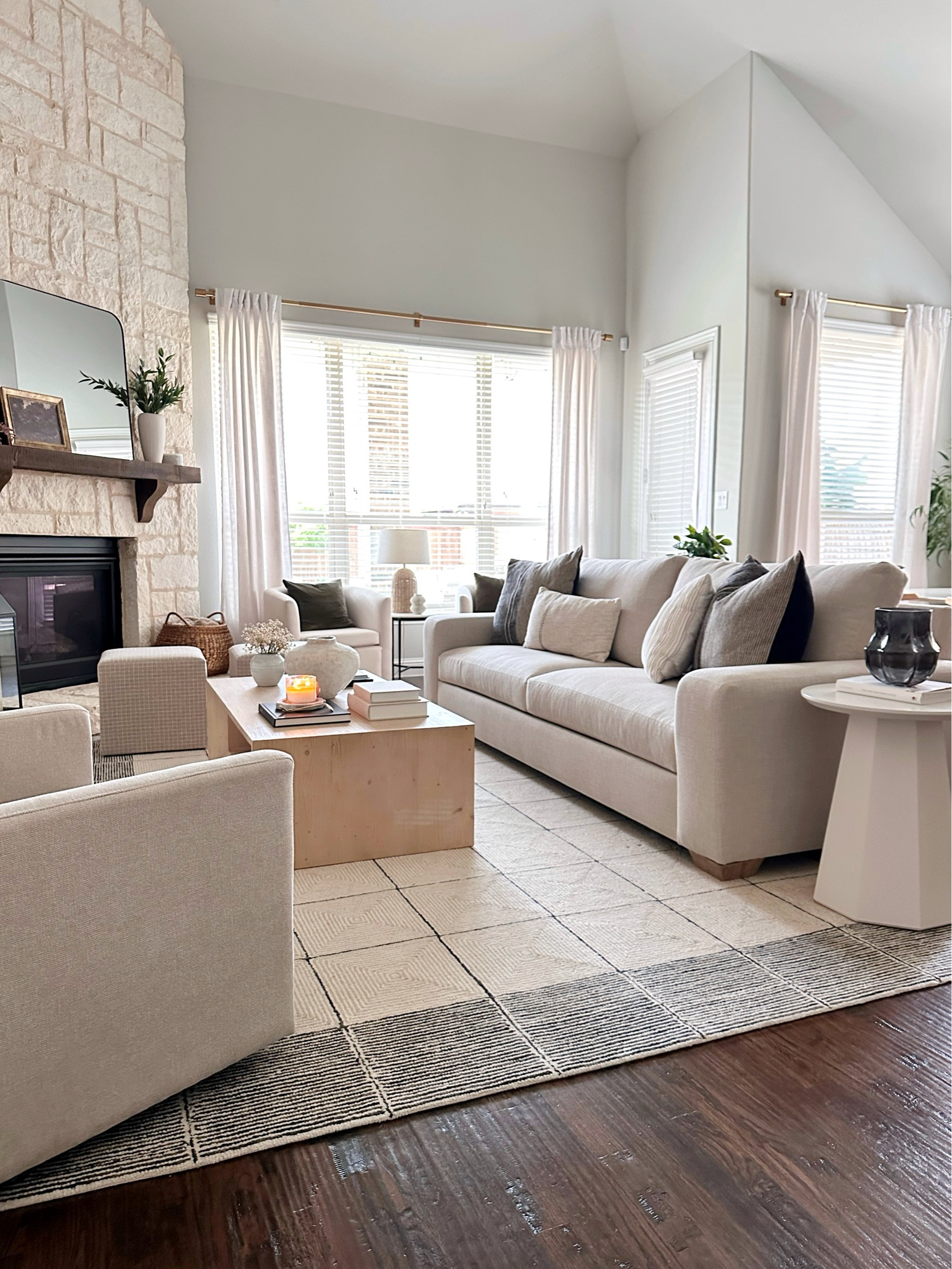 Living room views and links to my favorite pieces 

#LTKStyleTip #LTKHome