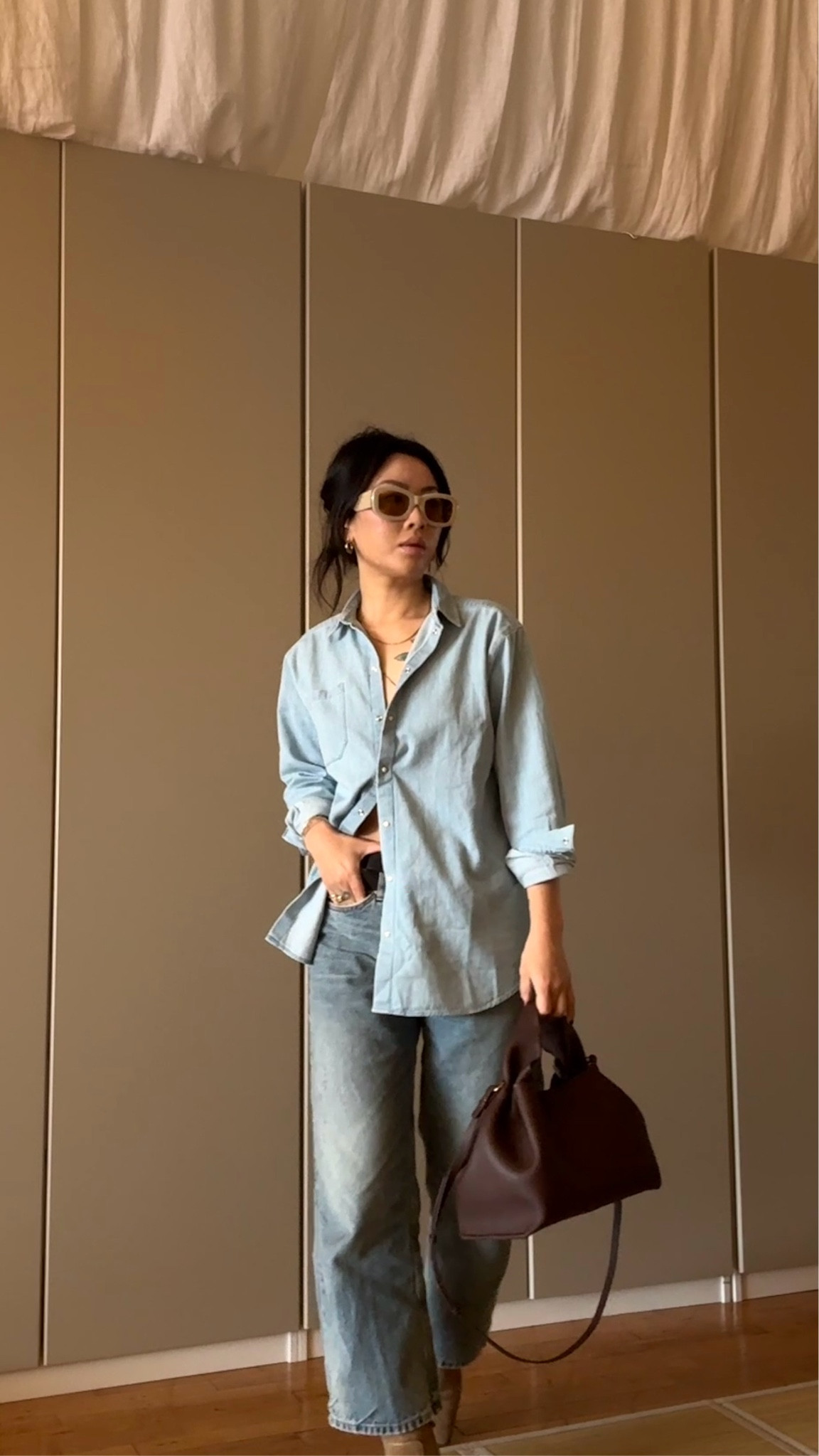 Top: @sezan
Jeans: @zara
Bag: @polene_paris
Sunnies: @sunniesstudios