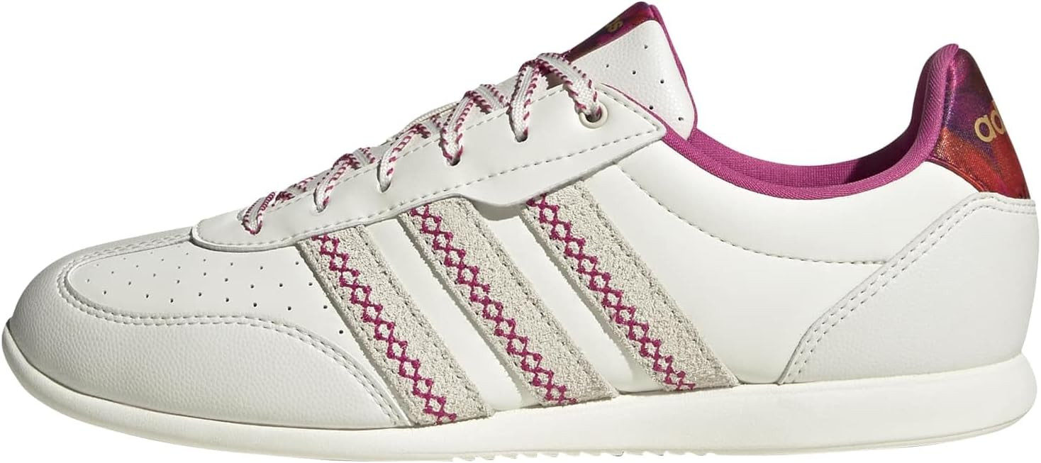 adidas Women's Barreda Low | Amazon (US)