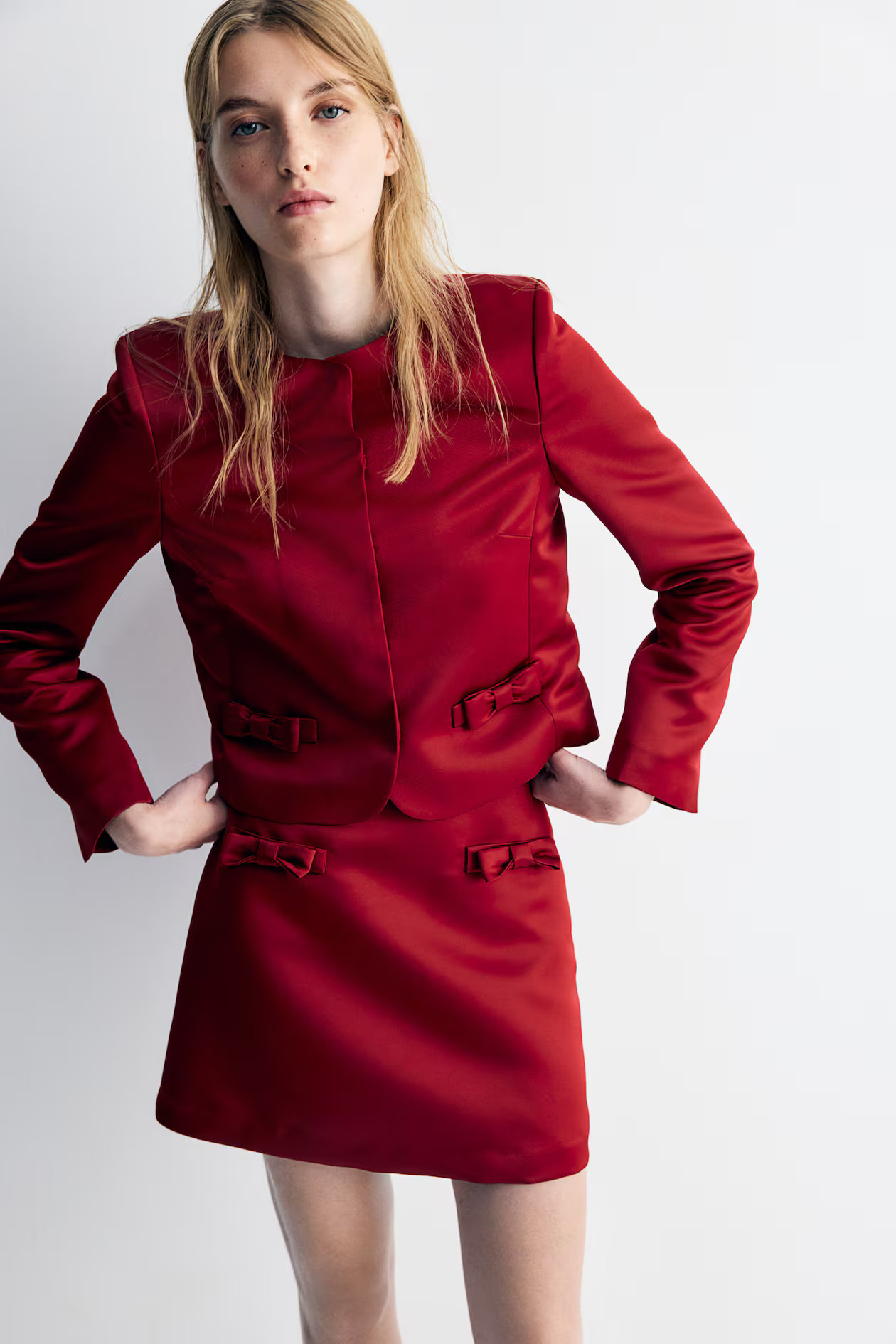 Bow-Detail Satin Mini Skirt - Dark red - Ladies | H&M US | H&M (US + CA)