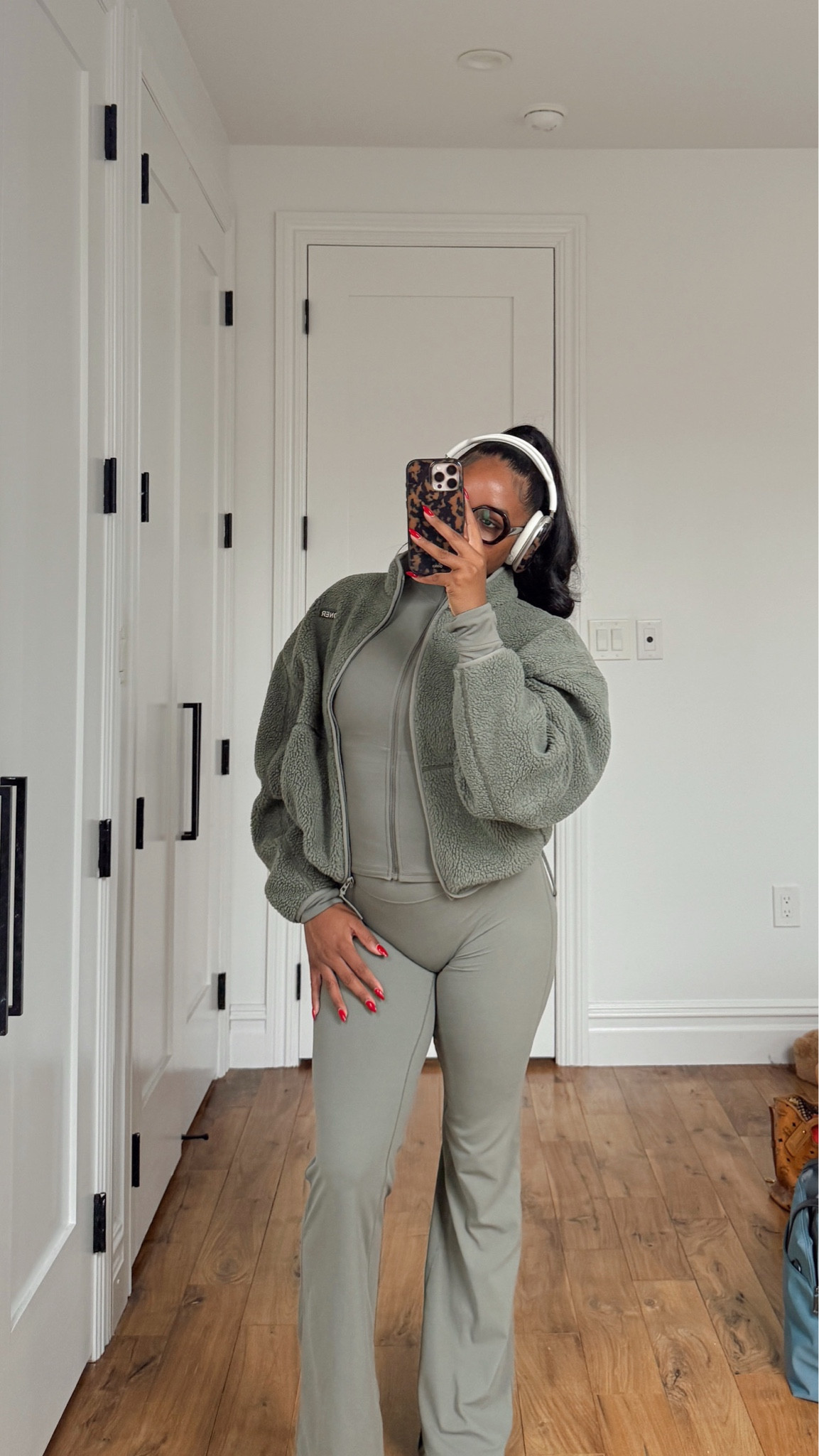 Love this full Oner Active Soft Motion set in Alpine Green 🫶🏾

Alpine Green Fleece (m) 
Alpine Green Soft Motion Jacket (s)
Alpine Green soft motion flare leggings (m, long)
Alpine Green soft motion bralette (s)


#LTKActive #LTKStyleTip