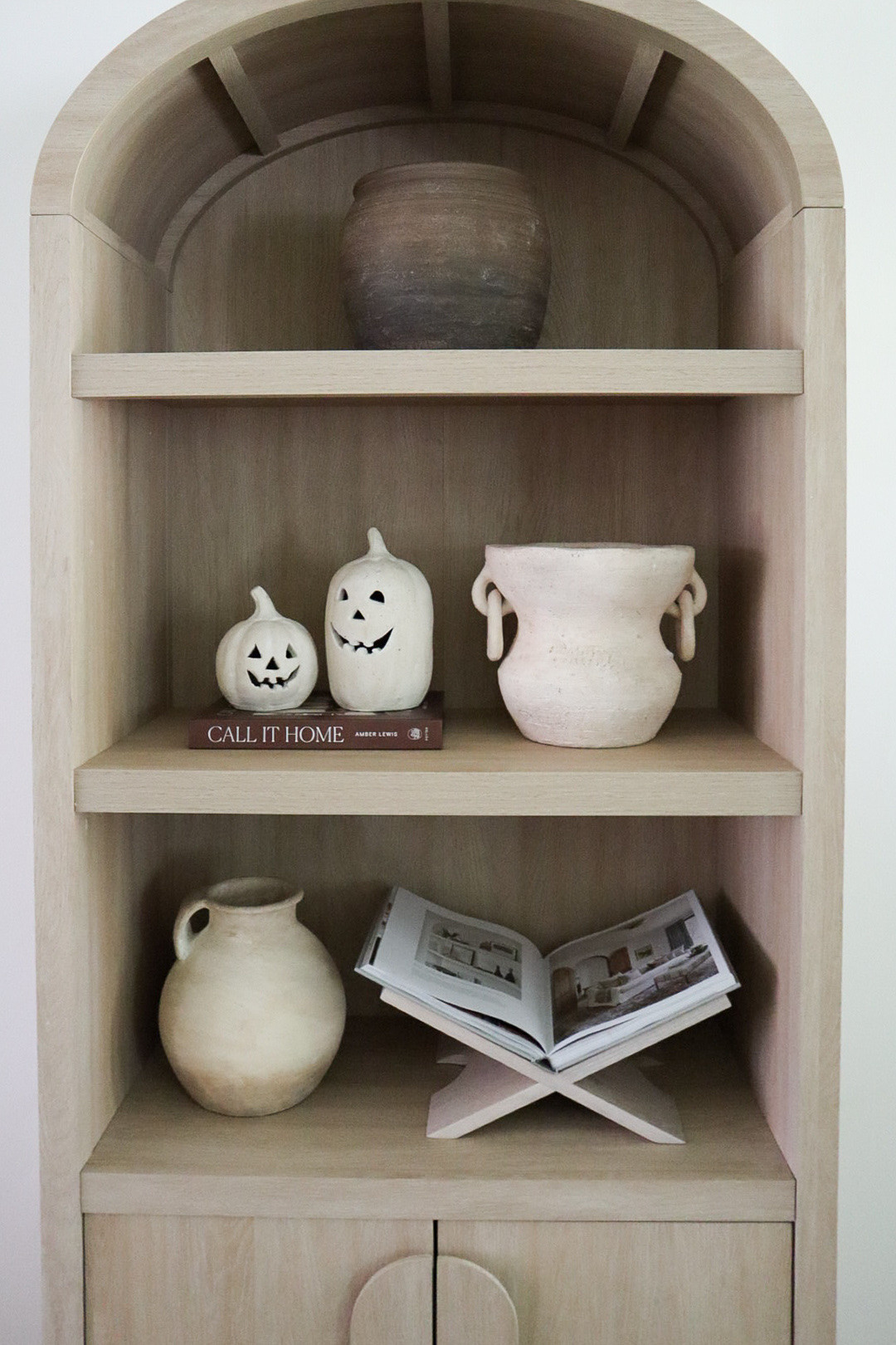 The cutest little pumpkins in my arched bookcase 

#LTKSeasonal #LTKFallSale #LTKHome
