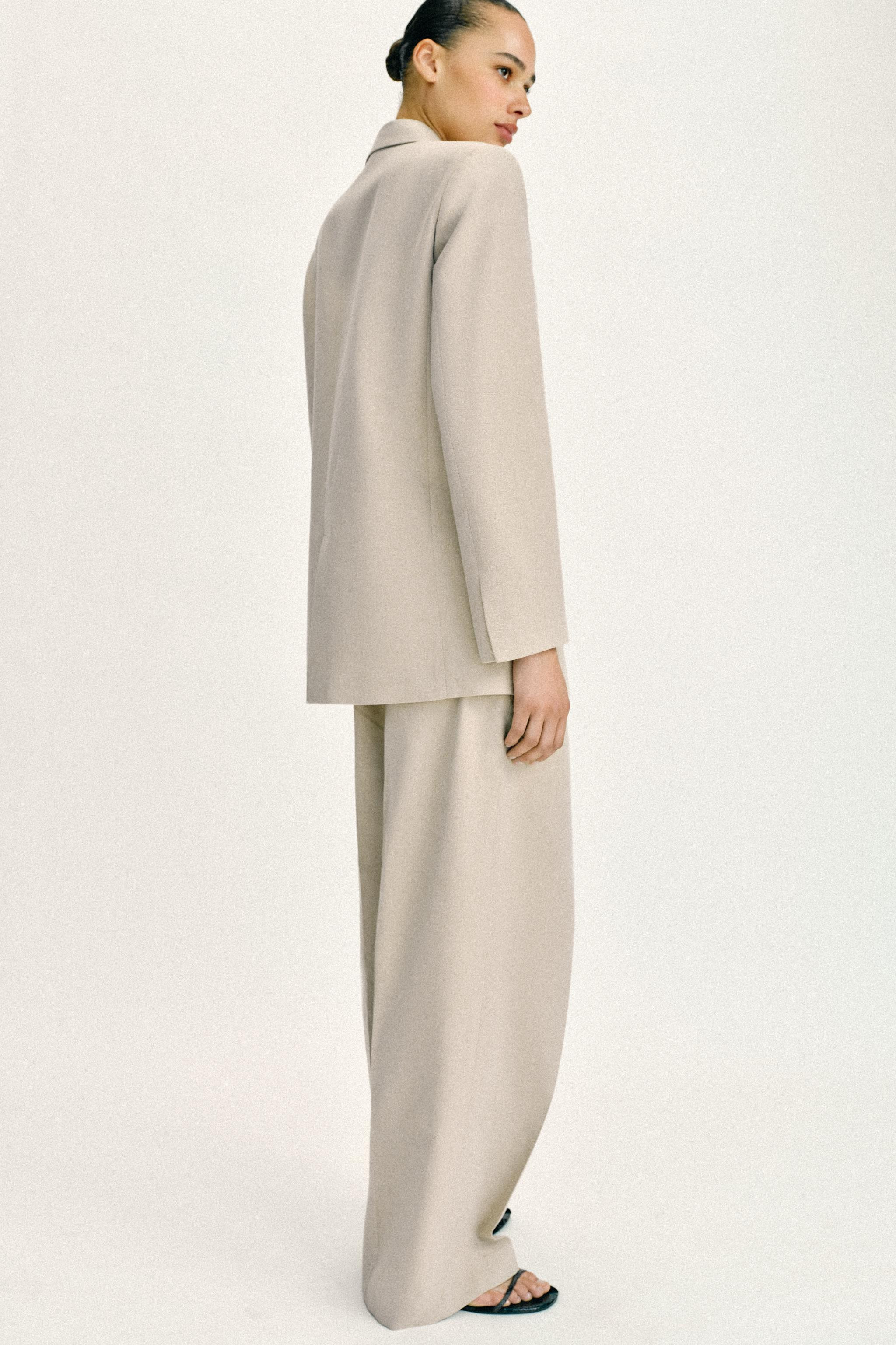 STRAIGHT FIT BLAZER WITH SHOULDER PADS AND TWO BUTTONS | Zara UK