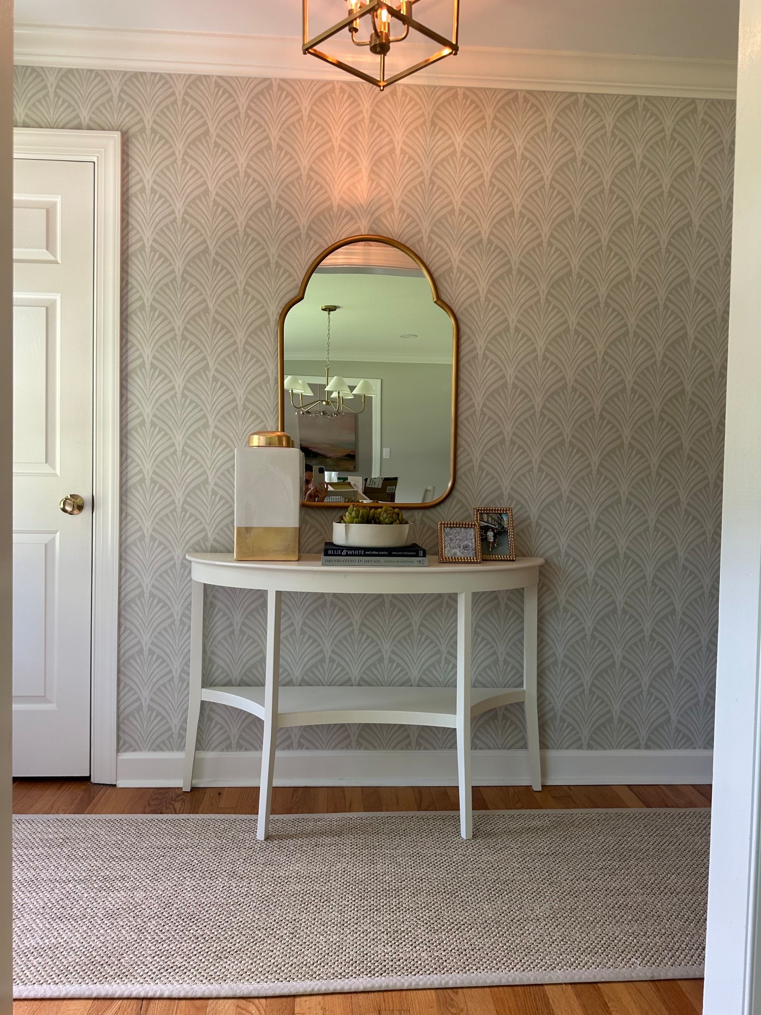Entryway, foyer decor, foyer table, peel and stick wallpaperr

#LTKHome #LTKStyleTip