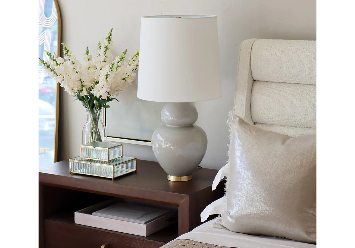 WHITE SNAPDRAGON IN GLASS VASE | Alice Lane Home Collection