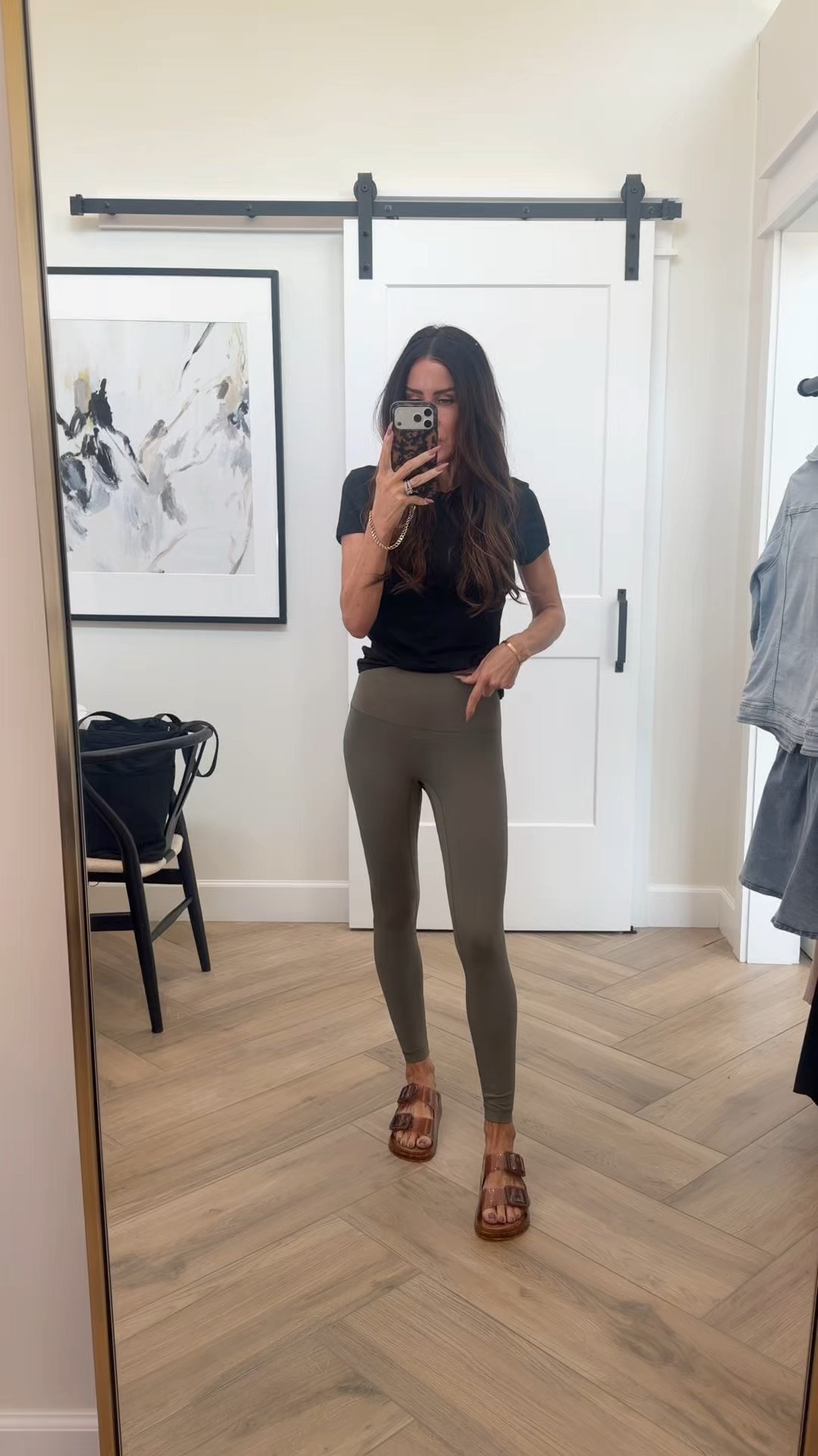 You’ll want to live in these $39 leggings. These airy, no front seam, high waist, leggings feel buttery soft and delicious…very similar to a designer pair I have!
Perfect for everyday and Pilates 
Sz XS 25”
These are the Olive color , but I also have strawberry and chocolate. 🙌🏻
#sponsored @shopathluna

#LTKootd #LTKOver40 #LTKActive