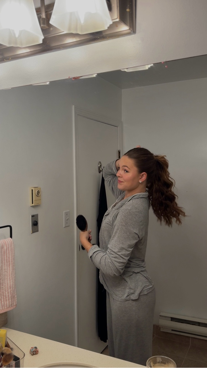 timestamped tuesday morning in my life before the office !!! 

#9to5life #9to5 #spendadaywithme #relatable #canadianlife #officelife #dailyvlog