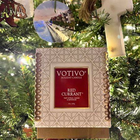 My absolute favorite year around scent to have in the house! 

Votivo. Red current. Candle. Nordstrom.

#LTKGiftGuide #LTKHoliday