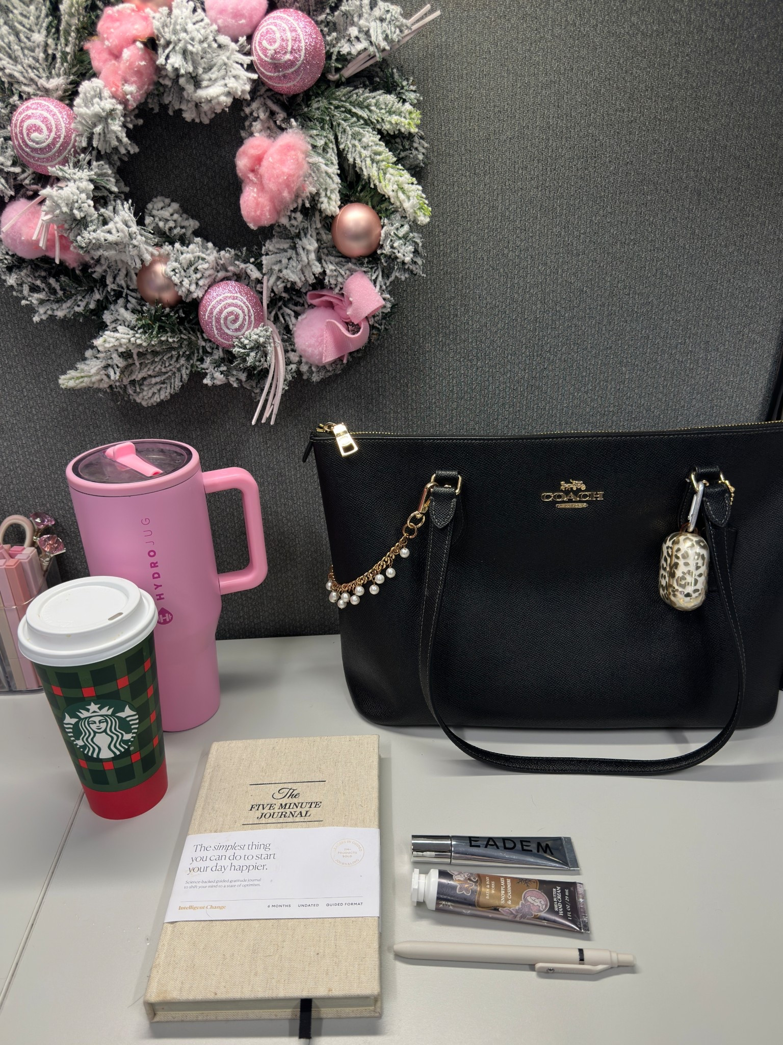 Office day 🤍🎀⌨️

#LTKSaleAlert #LTKGiftGuide