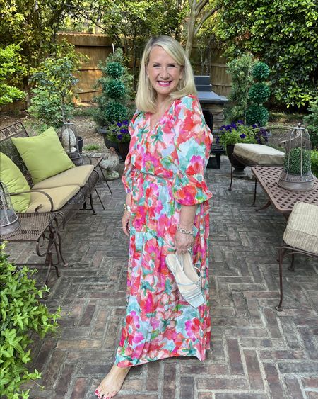 In full bloom! 

Did you know @softsurroundings has the most affordable, comfortable and gorgeous dresses? #SoftSurroundings embodies timeless elegance. All in  softest fabrics and beautiful contemporary styles.  Perfect for Spring. 

#ad #weddingguest #springdresses #springstyle #proaging #dressedit #aginggracefully 