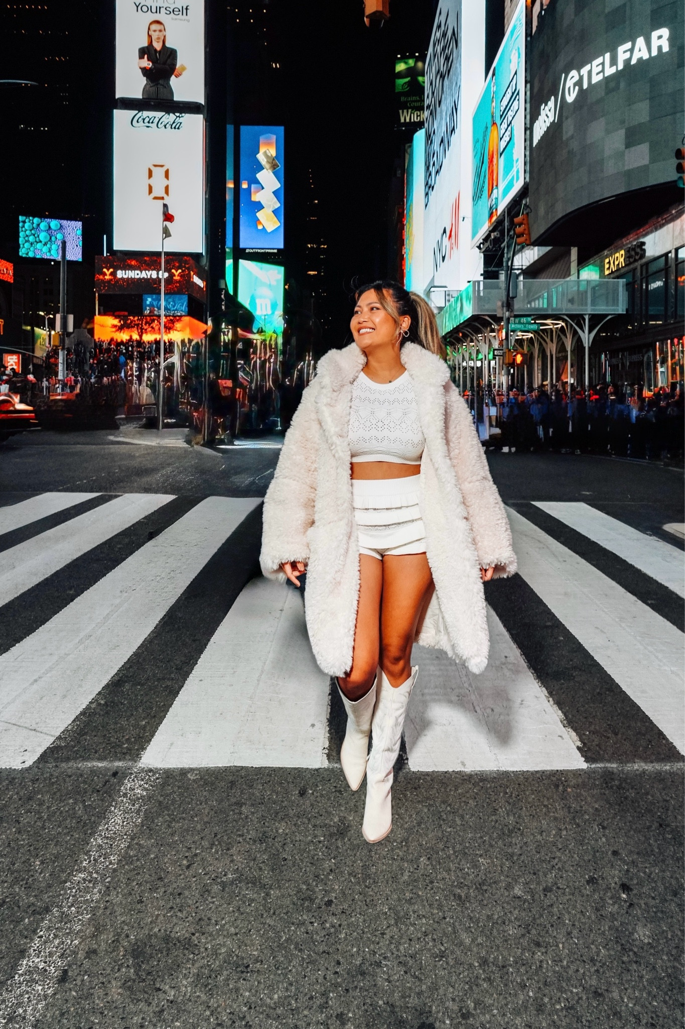 White Winter Outfit

#holidayoutfit #teddycoat #whiteboots #matchingset #winteroutfit#LTKCyberWeek #LTKStyleTip

#LTKHoliday