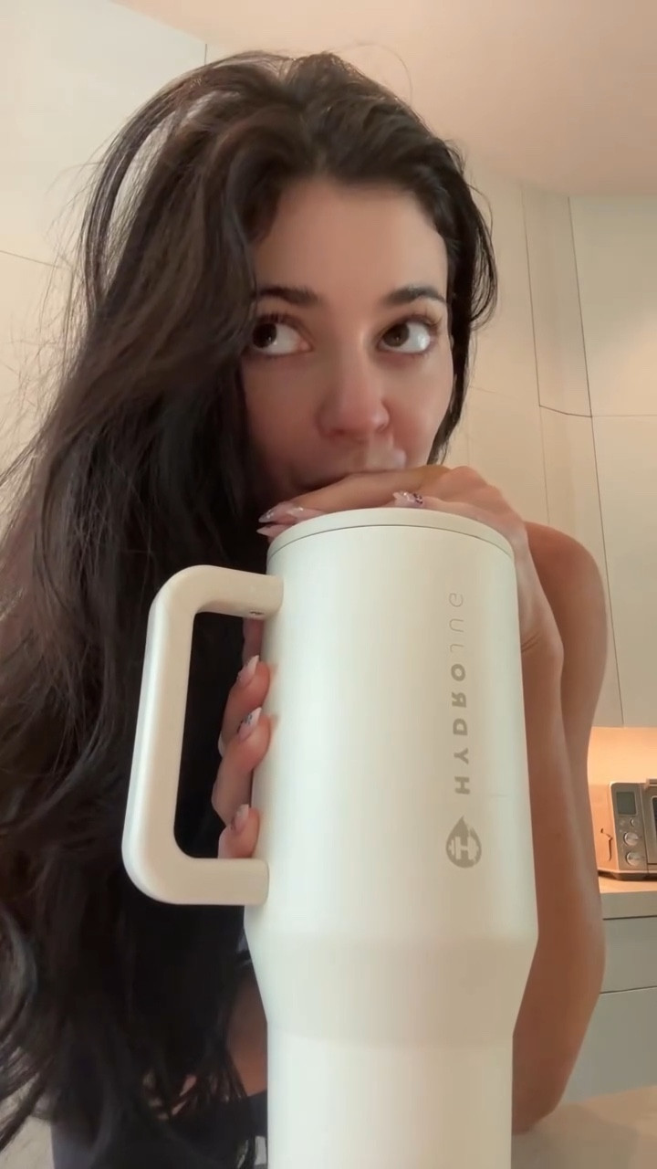 Kylie Jenner stays hydrated throughout the day with the HydroJug Traveler 40oz in Cream. Its neutral ivory finish offers a clean, versatile look while delivering the performance you need to keep water close at hand during workouts, office hours, or daily errands.