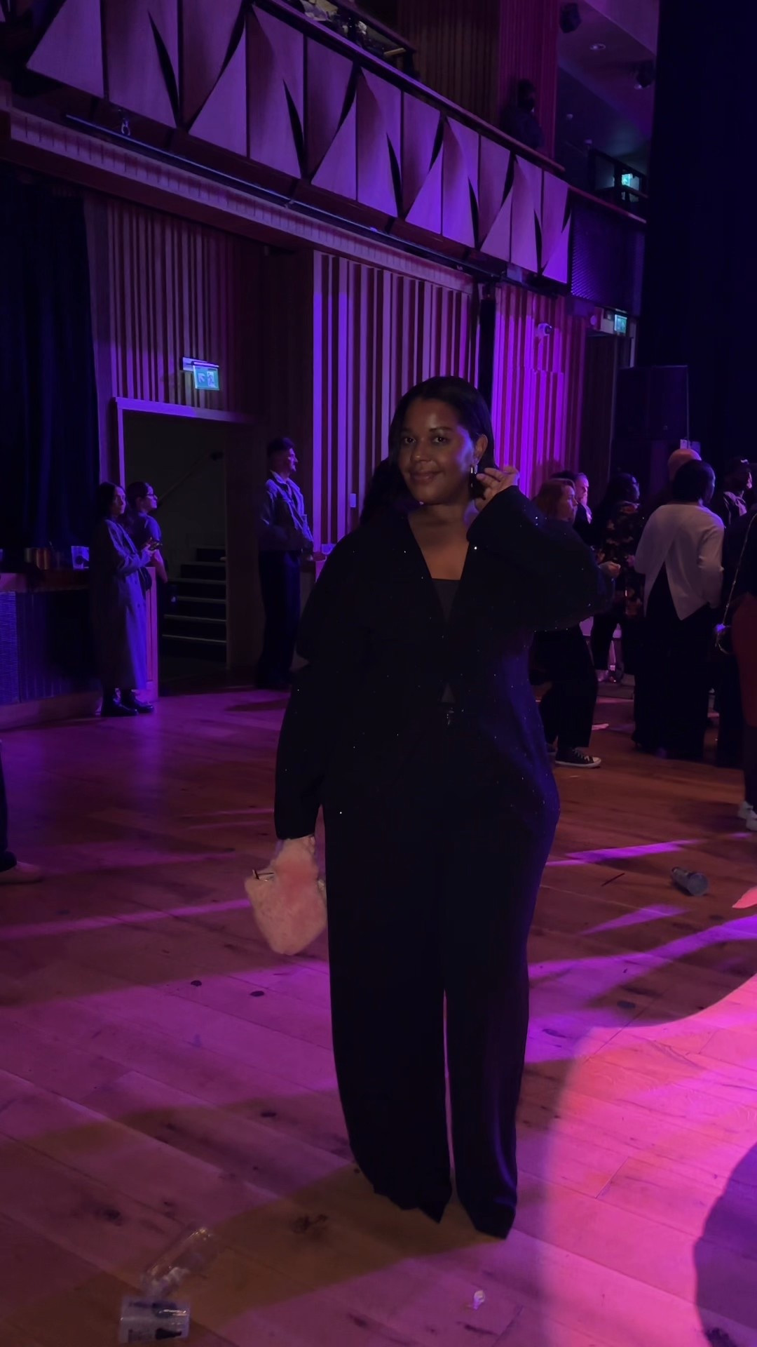 Concert outfit of the night 🪩🖤



Partywear, asos blazer, river island wide leg trousers 

#LTKmidsize #LTKfestive #LTKdatenight