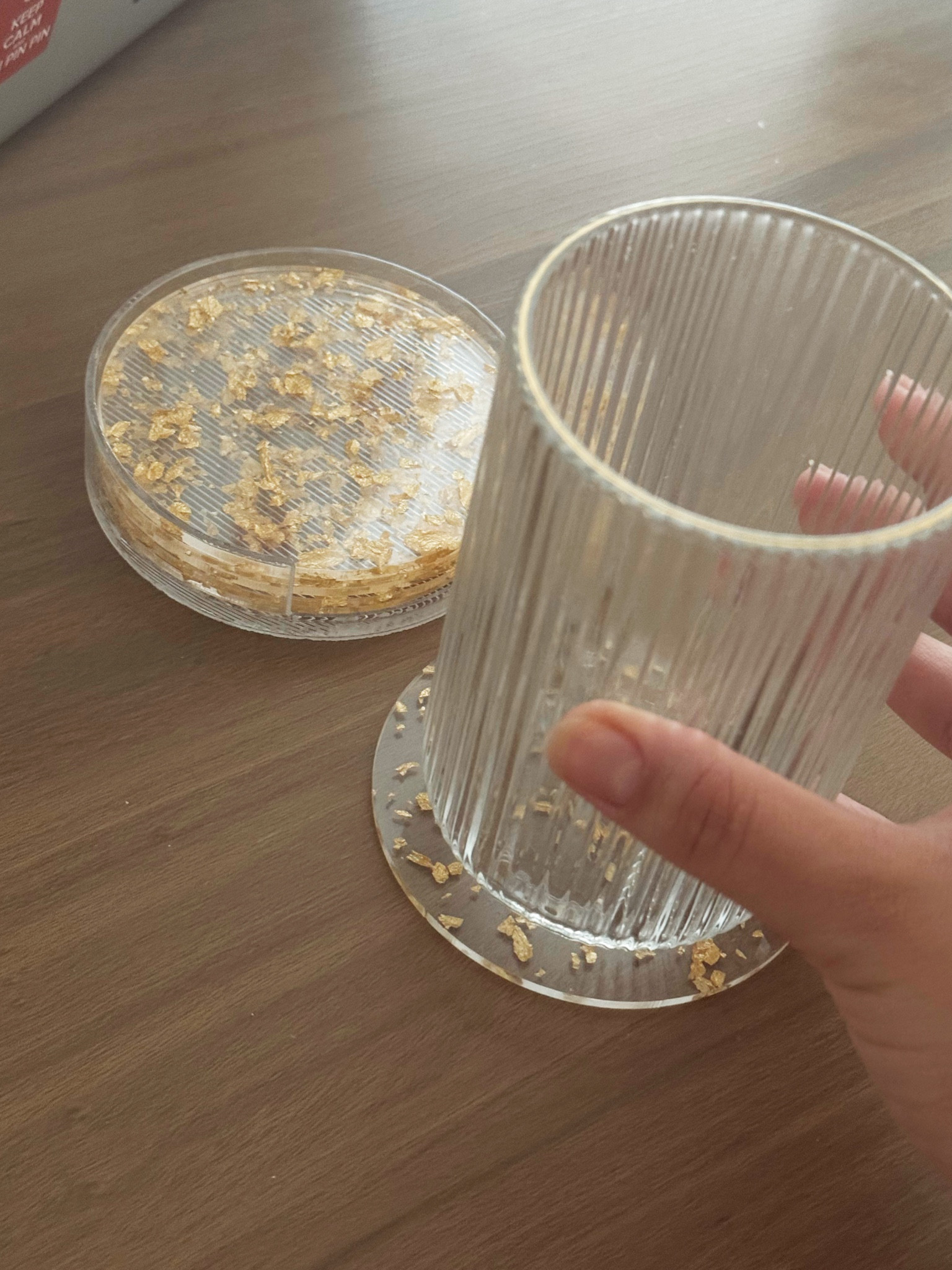 Dica boa é dica compartilhada, o porta copos além de ser lindo ajuda a não danificar a mesa com a umidade do copo!

#LTKbrasil #LTKhome