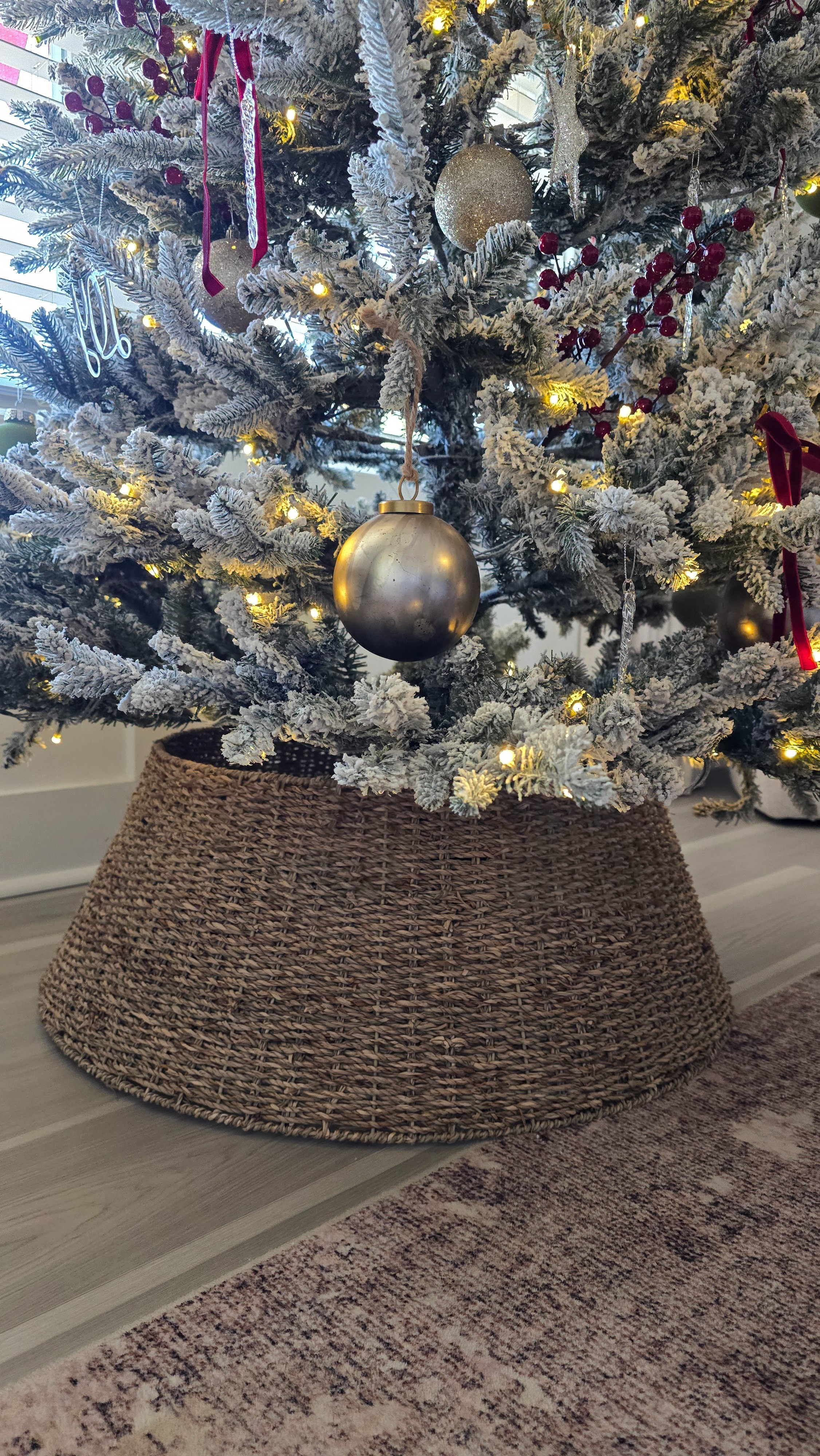 Super affordable 27-in woven brown tree collar from Walmart. 

#LTKHoliday #LTKSeasonal #LTKFindsUnder50