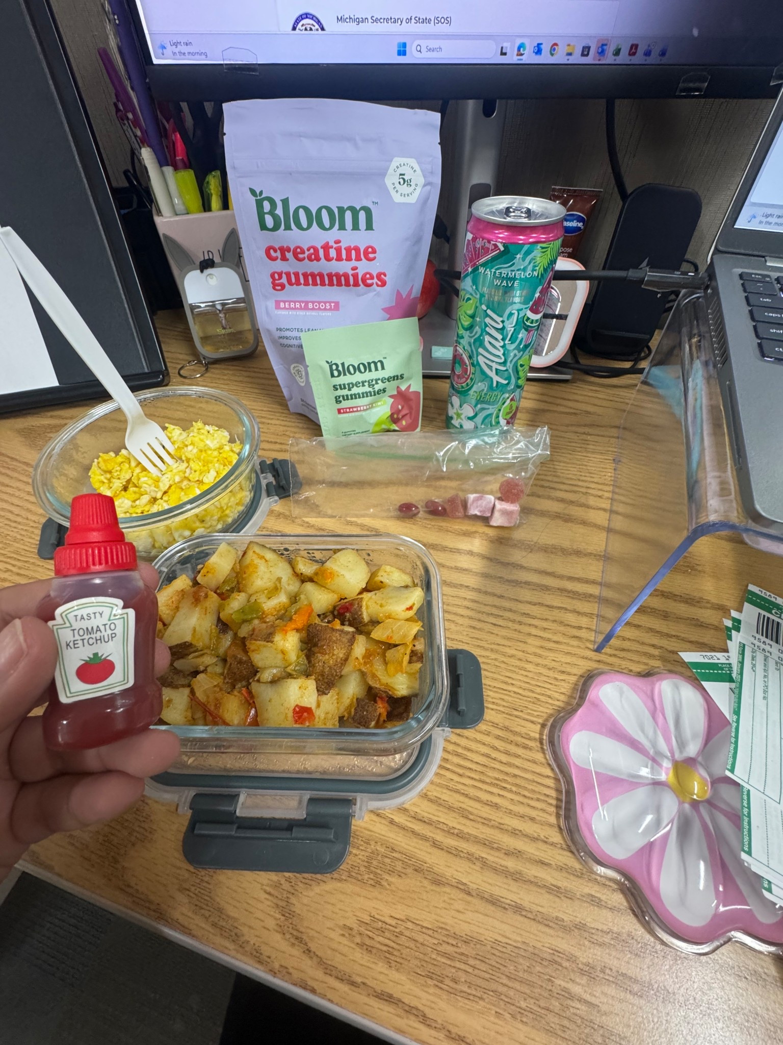 Taking my morning supplements trying out Bloom 

Nothing feels better then packing my meals 

I would’ve spent $20 on breakfast alone 


#mealprep #bloom #alani #supplements #breakfast #bloomsupplements

#LTKfitnessgoals #LTKmorningroutine #LTKdayinmylife