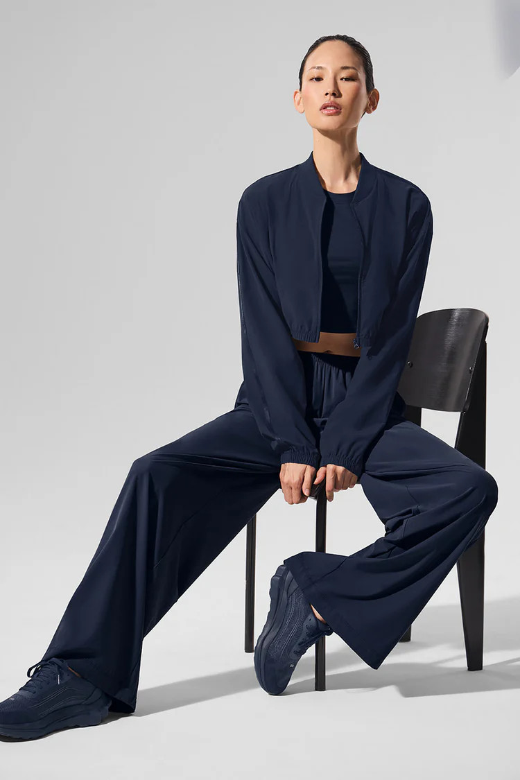 Breezy Wide Leg Pant (Long) - Navy | Alo Yoga (US)
