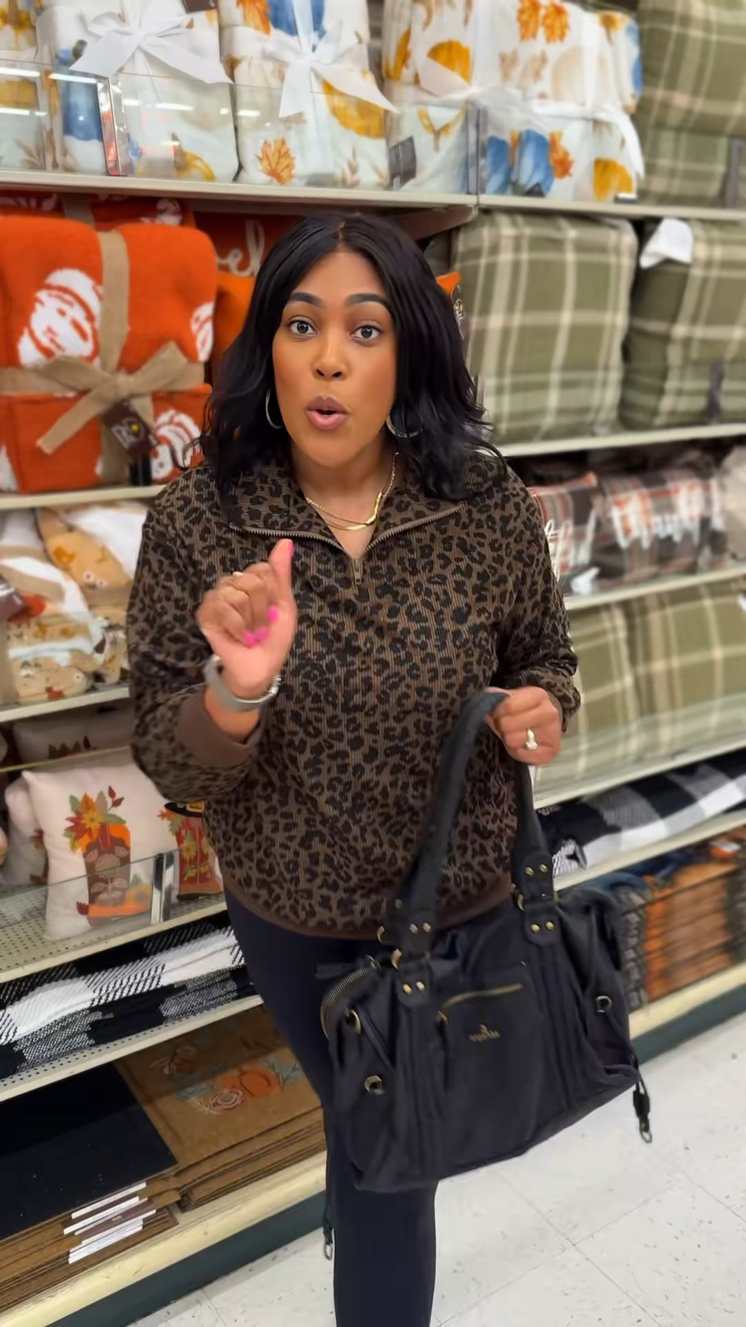 This super cute leopard print corduroy pullover is perfect for fall! And this angel kiss bag is one of my favorite handbags. ￼