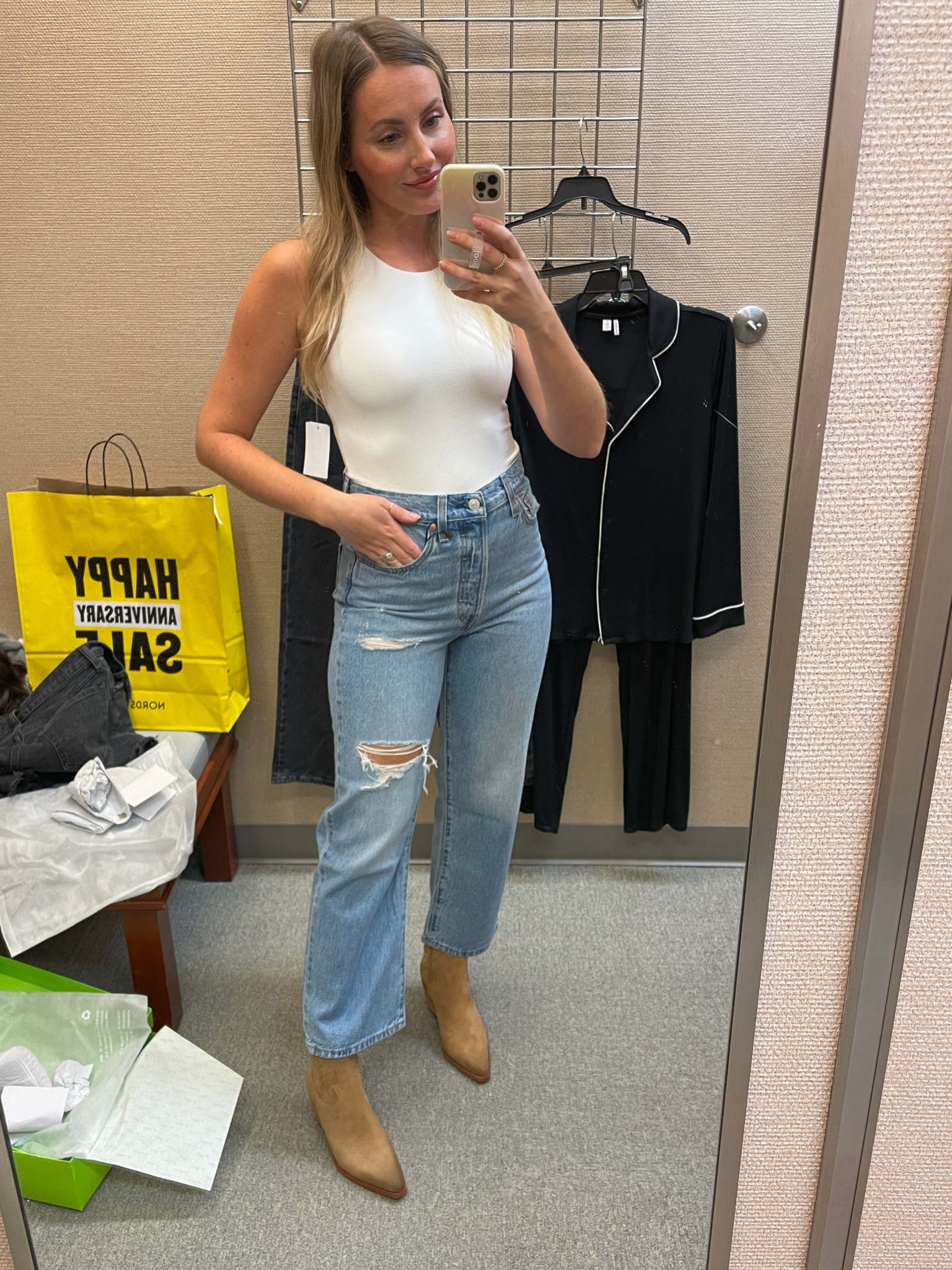 Nsale finds
Butter bodysuit- size S
Levi’s - tts fit I’m in a 27
Sam Edelman booties - tts wearing 7


#LTKstyletip #LTKxNSale