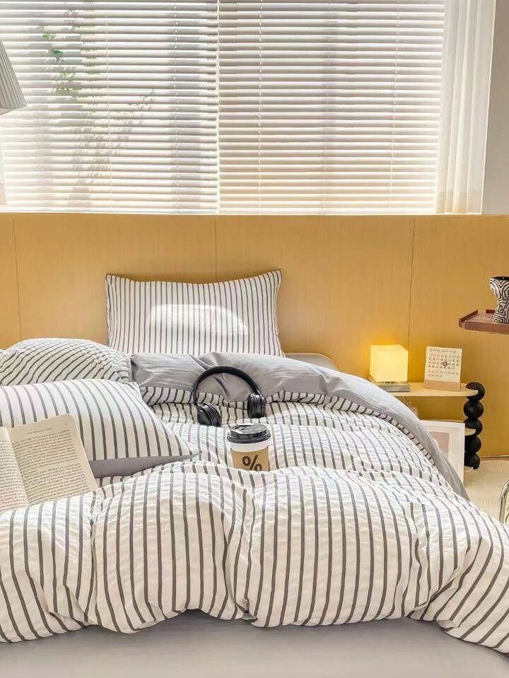 3pcs Nordic Style Striped Down Comforter Set Including 2 Pillowcases And 1 Duvet Cover (No Bed Sh... | SHEIN