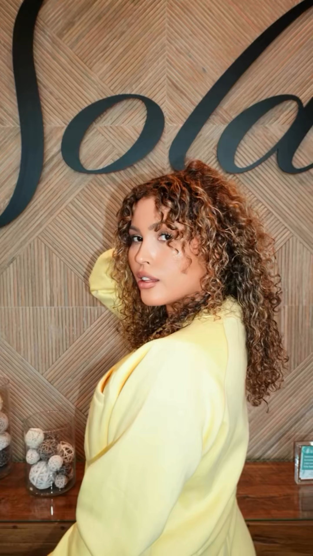 Obsessed with this color 🌼
Set from @prettylittlething 
Hair color by @styledxdaniela 

#yellowoutfit #plt #curlyhair #curlyhairstyles #miamiblogger #miami #miamicontentcreator