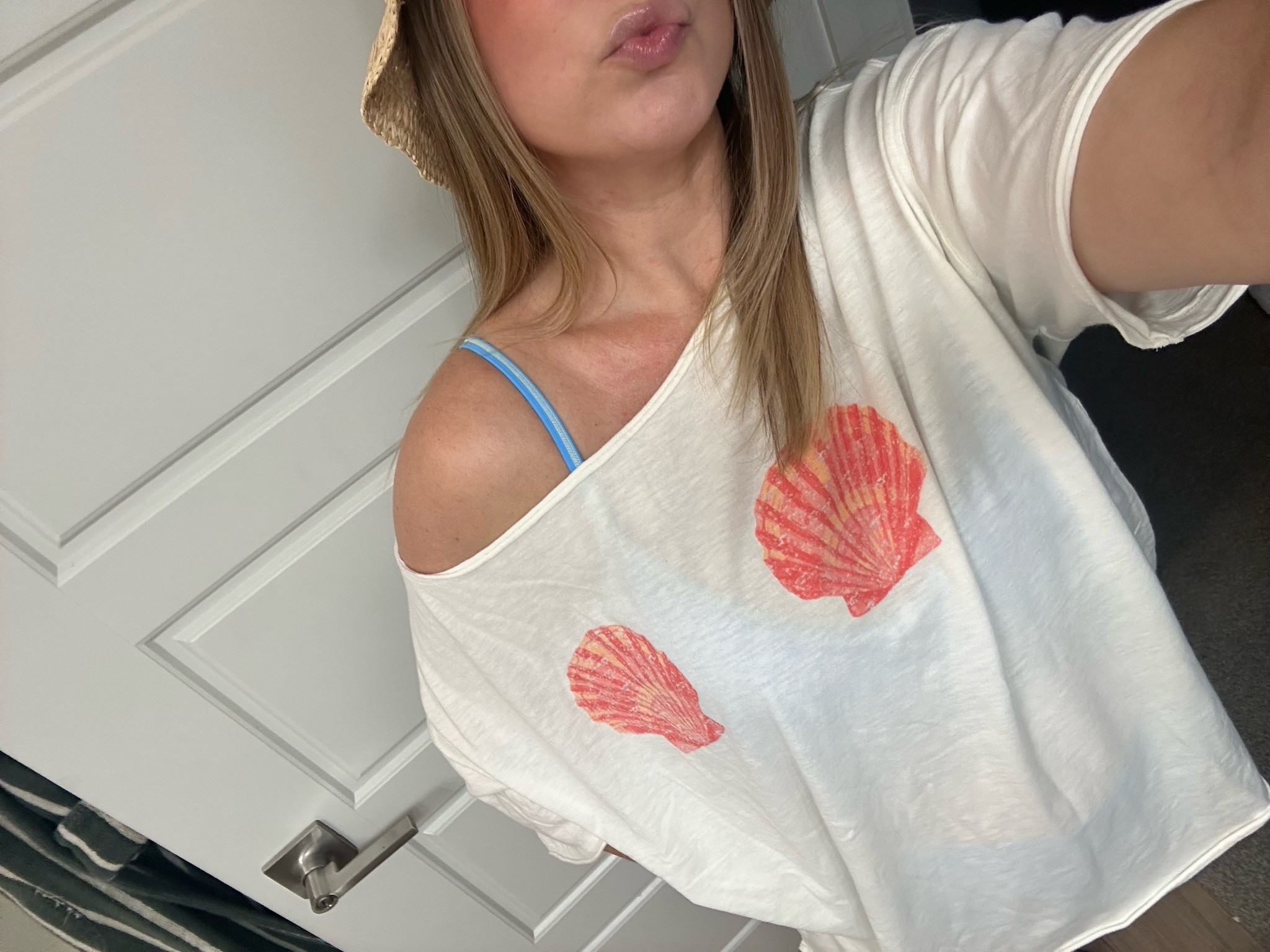 Aerie off the shoulder sea shell top off the shoulder 
Size large