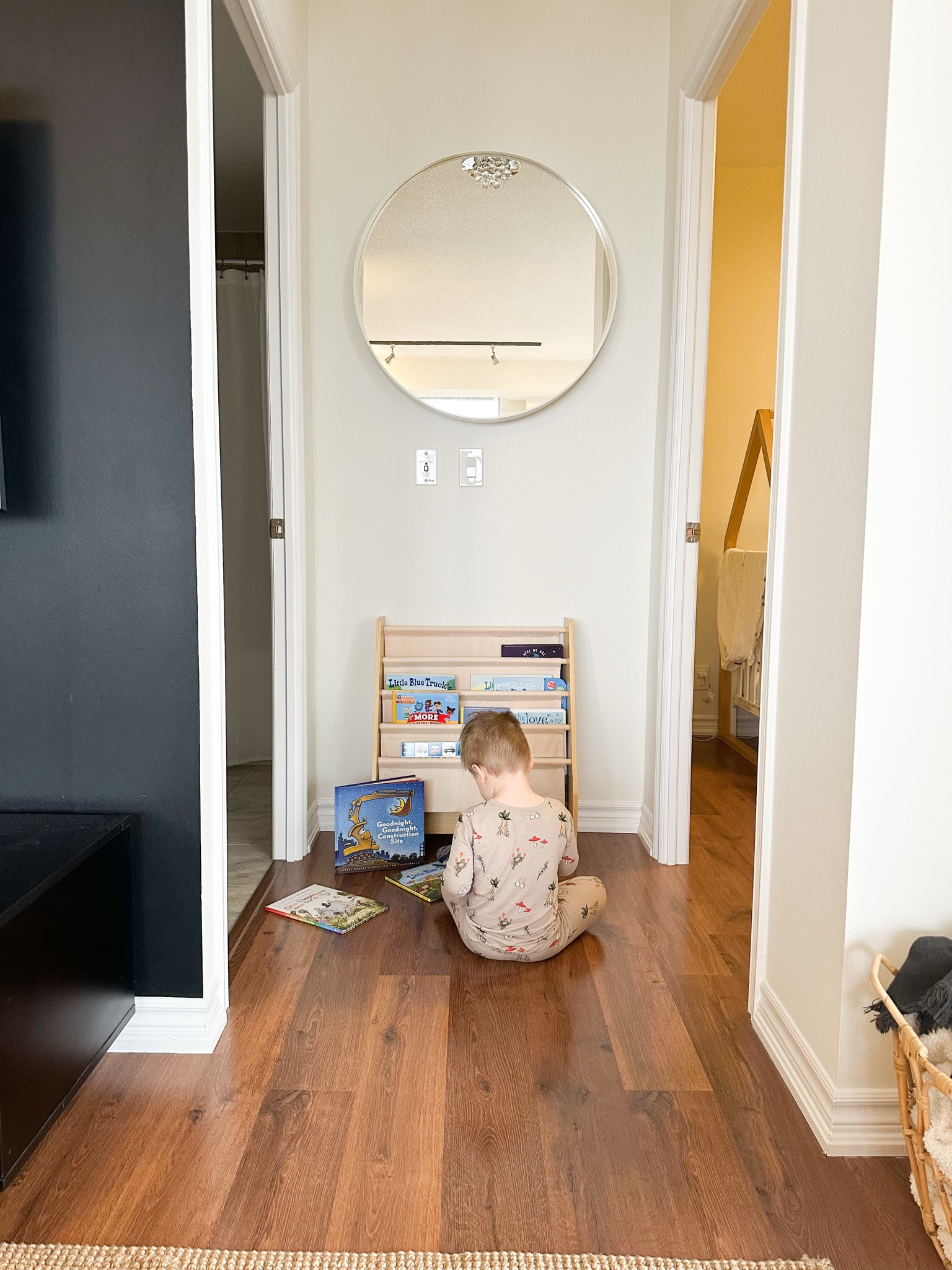 BACK IN STOCK ALERT ‼️ Kidkraft’s bookshelf sling in Natural 📚

#toddler #toddlerfinds #playroom #books #bookshelf #booksling 

#LTKBaby #LTKFamily #LTKKids