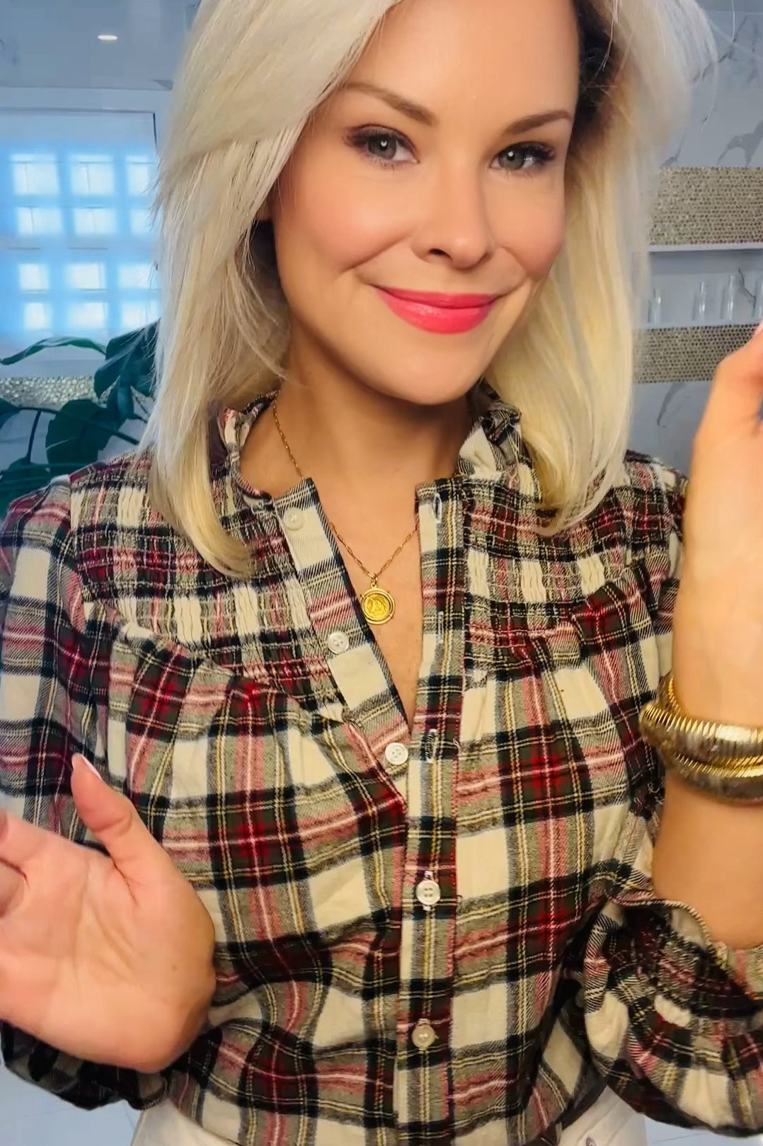 Preppy mom holiday outfit 

#LTKHoliday #LTKOver40 #LTKSeasonal