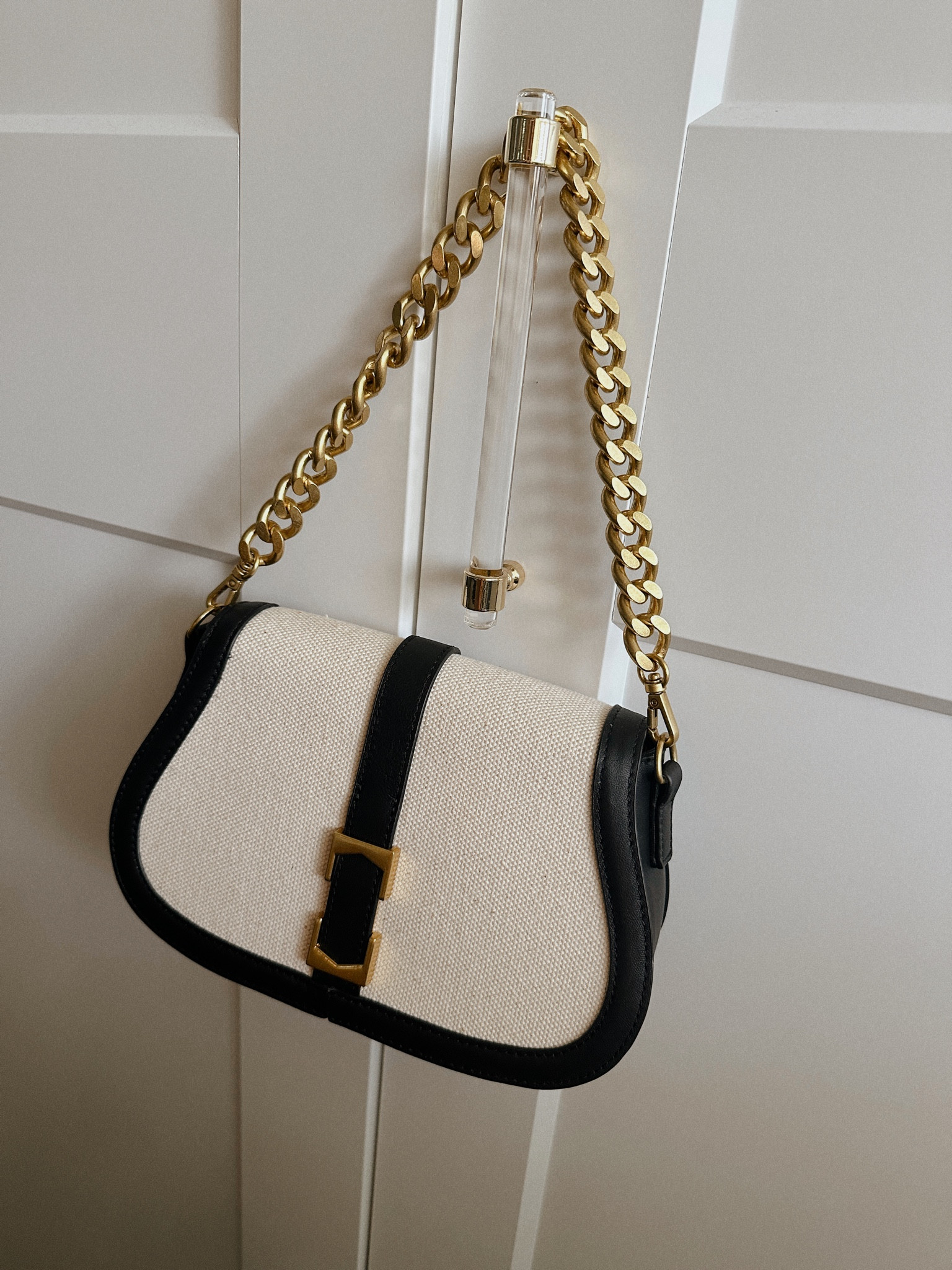 This Vince Camuto bag on repeat! 
It’s so spacious and chic!! Love it🖤🙌🏼👏🏼
Use code summer30 to get 30% off summer favorites!!!

#LTKFind #LTKitbag #LTKstyletip