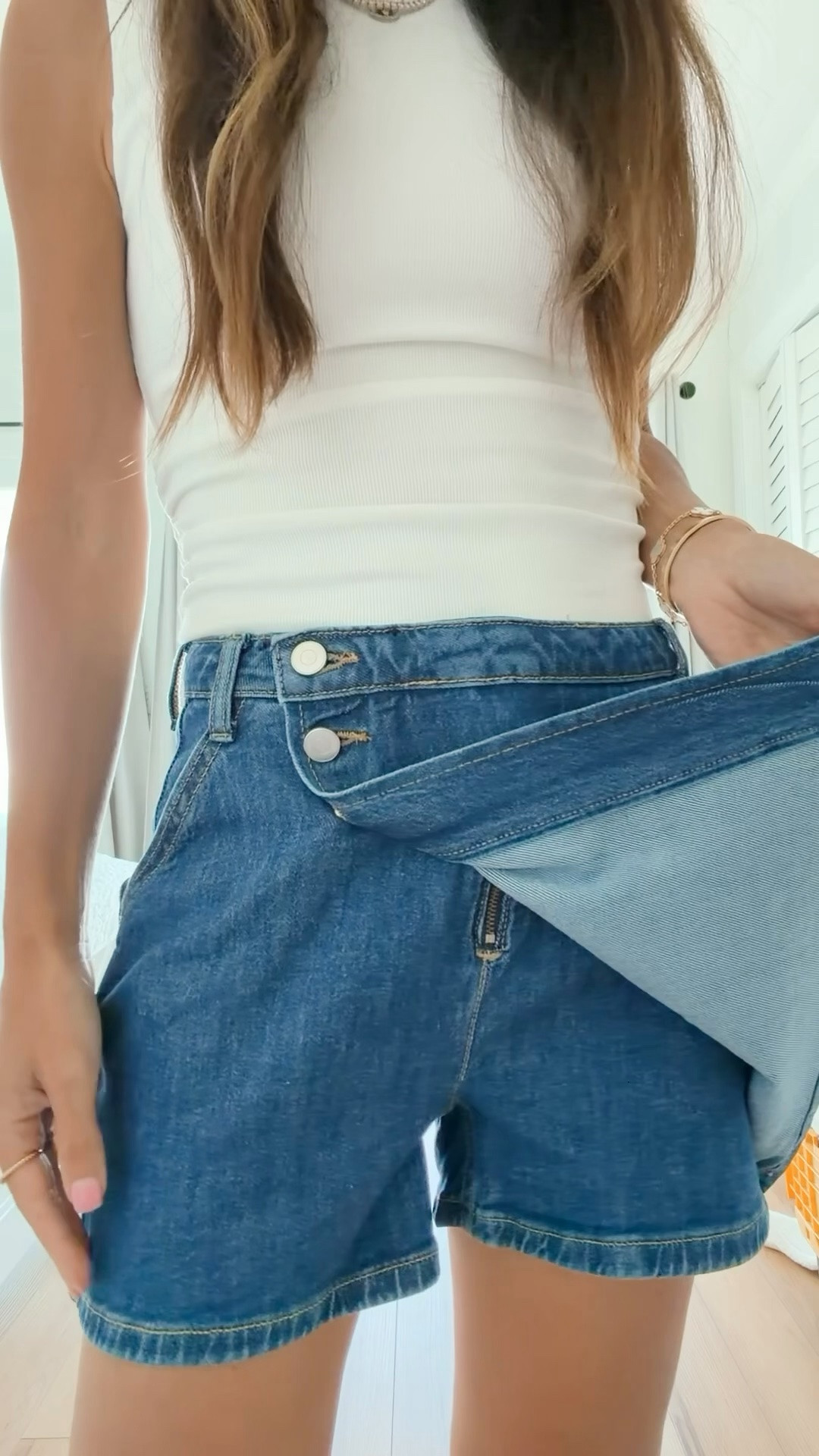 Keeping it simple tonight 🤍 The cutest denim skort + my favorite braless tank = an easy outfit that still feels so put together 🙌🏻

💌type “DEETS” and I’ll send you the details!
🔗

#LTKOver40 #LTKgrwm #LTKootd