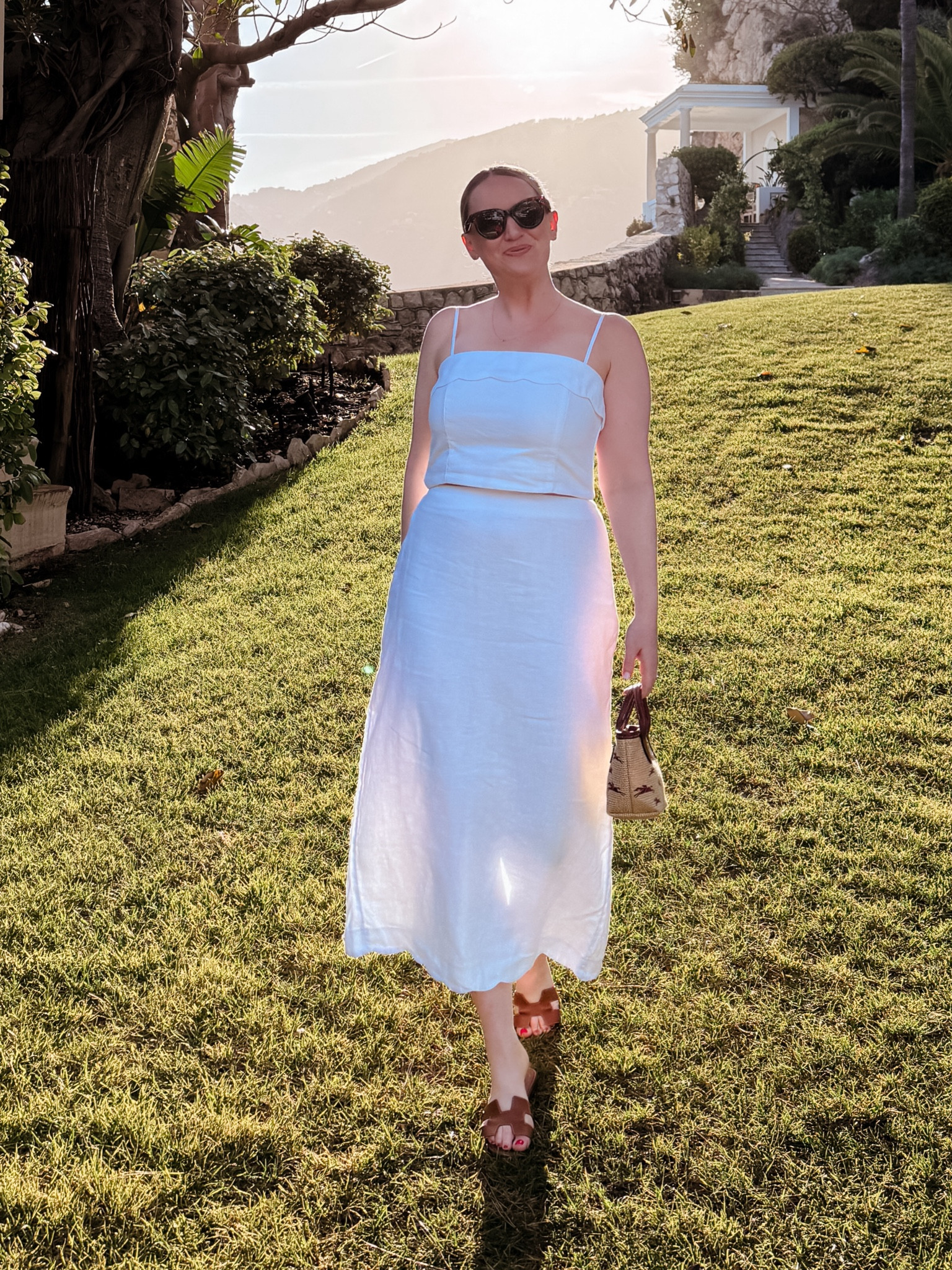 Linen two piece set from Abercrombie
Linen crop top (M)
Linen midi skirt with scalloped edge (M)
Summer outfit
Longchamp tote
Vacation outfit 