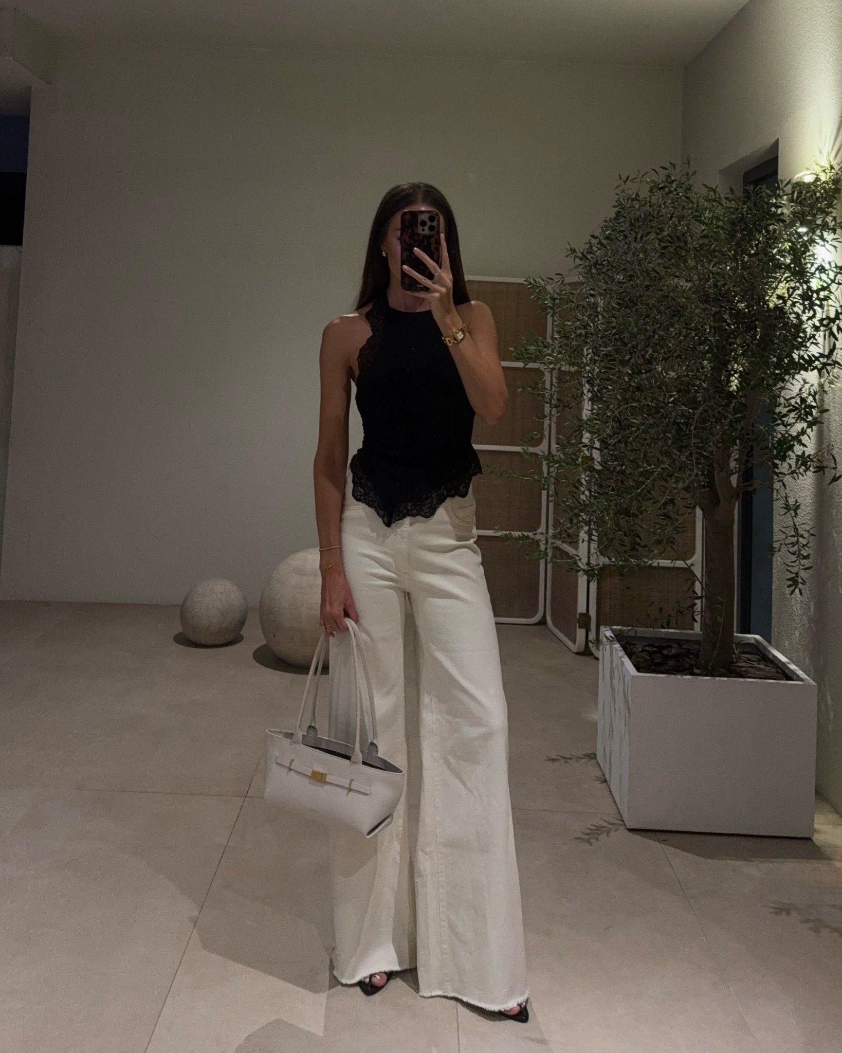 Jeans and a nice top 🖤

Top is Zara 3644/803

Wide leg jeans, cream jeans, evening look, dinner, date night, smart casual, lace, monochrome 

#LTKjeans #LTKstyletip