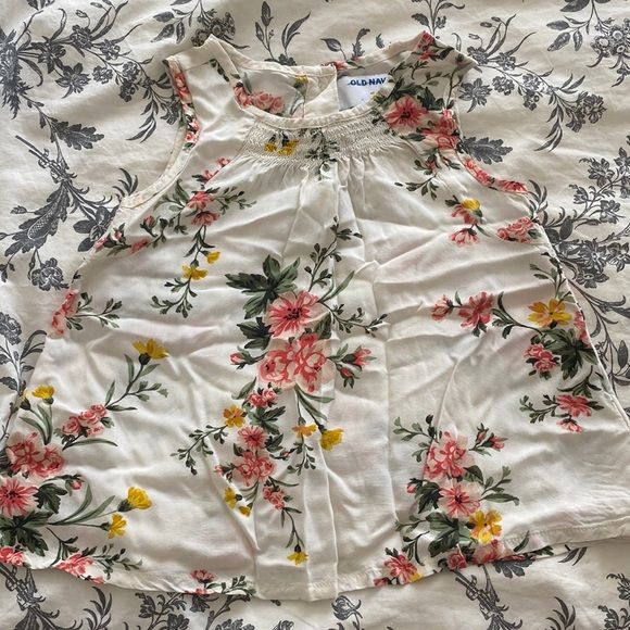 Sleeveless Blouse, cream with white colored flowers, Old navy, 4T | Poshmark