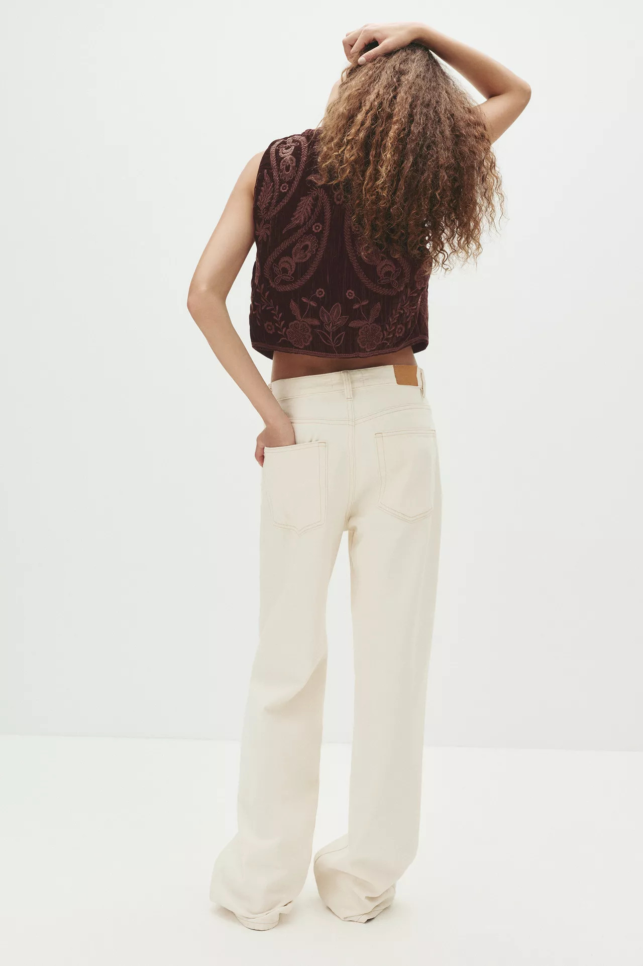 Embroidered velvet vest | PULL and BEAR UK